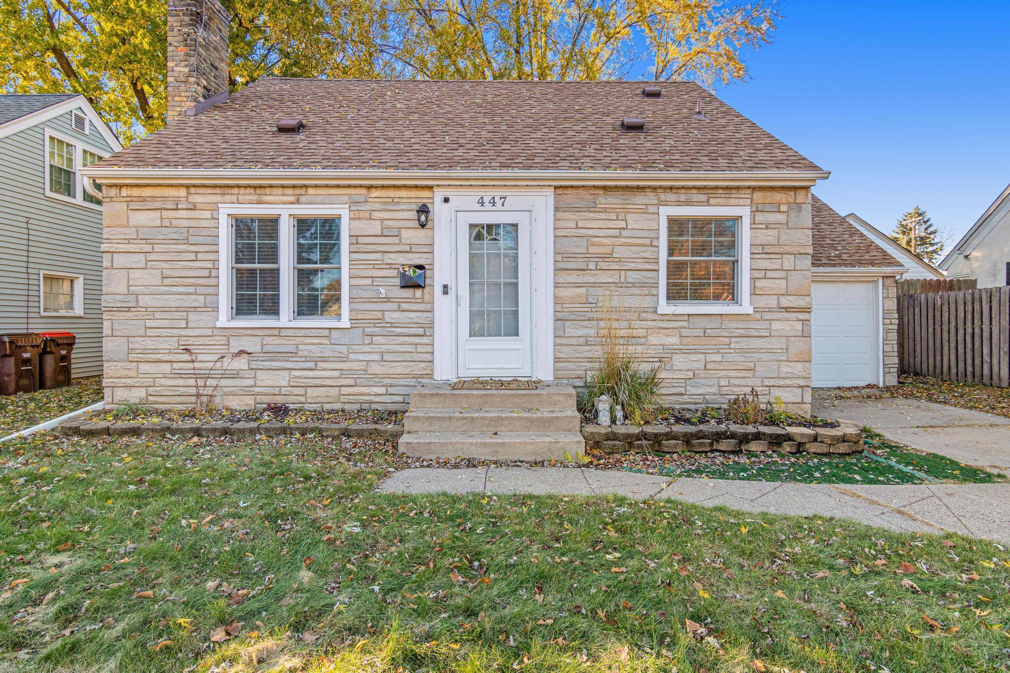 South Saint Paul, MN 55075,447 14th AVE N