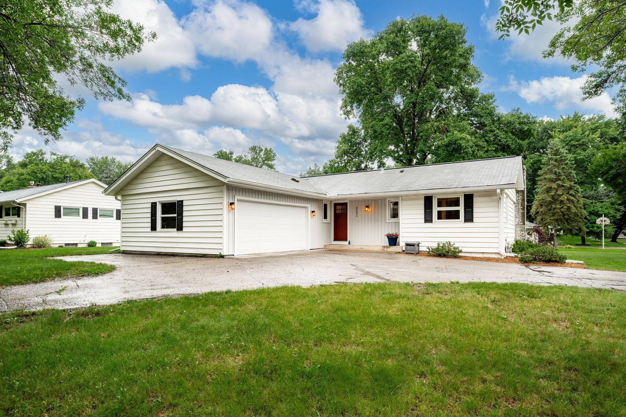 Minnetonka, MN 55345,5231 Holiday RD