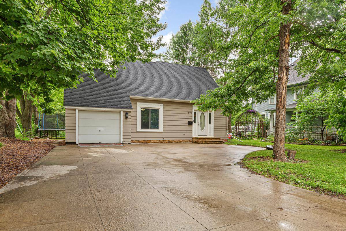 Saint Peter, MN 56082,605 N Minnesota AVE