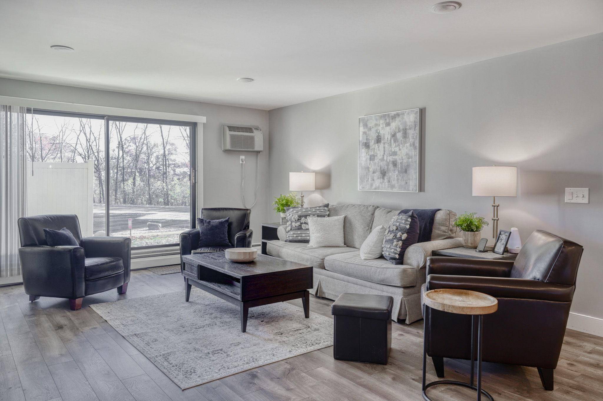 Minnetonka, MN 55305,10501 Cedar Lake RD #217
