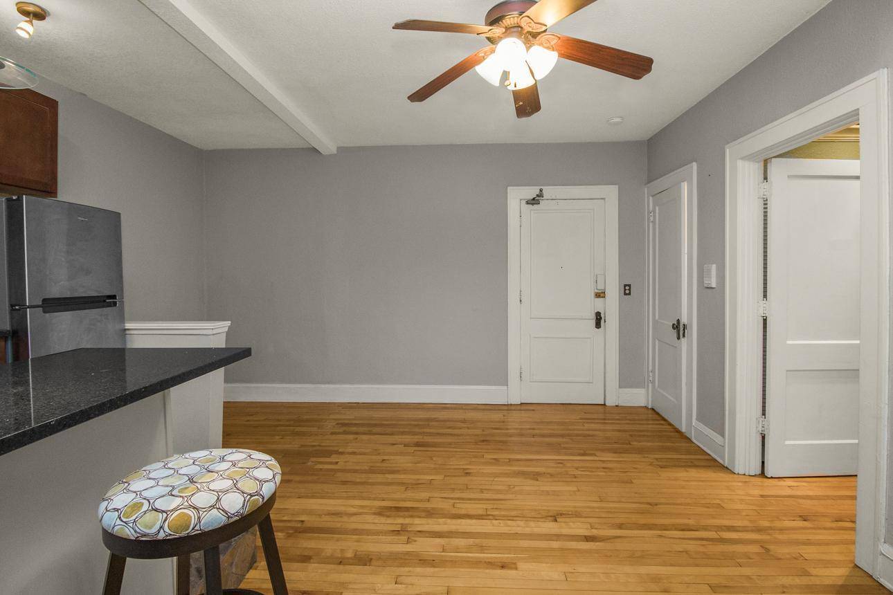 Minneapolis, MN 55403,1901 Stevens AVE #206