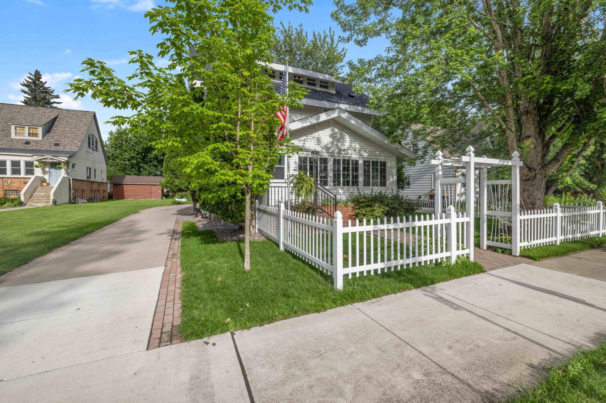 Brainerd, MN 56401,316 N 6th ST