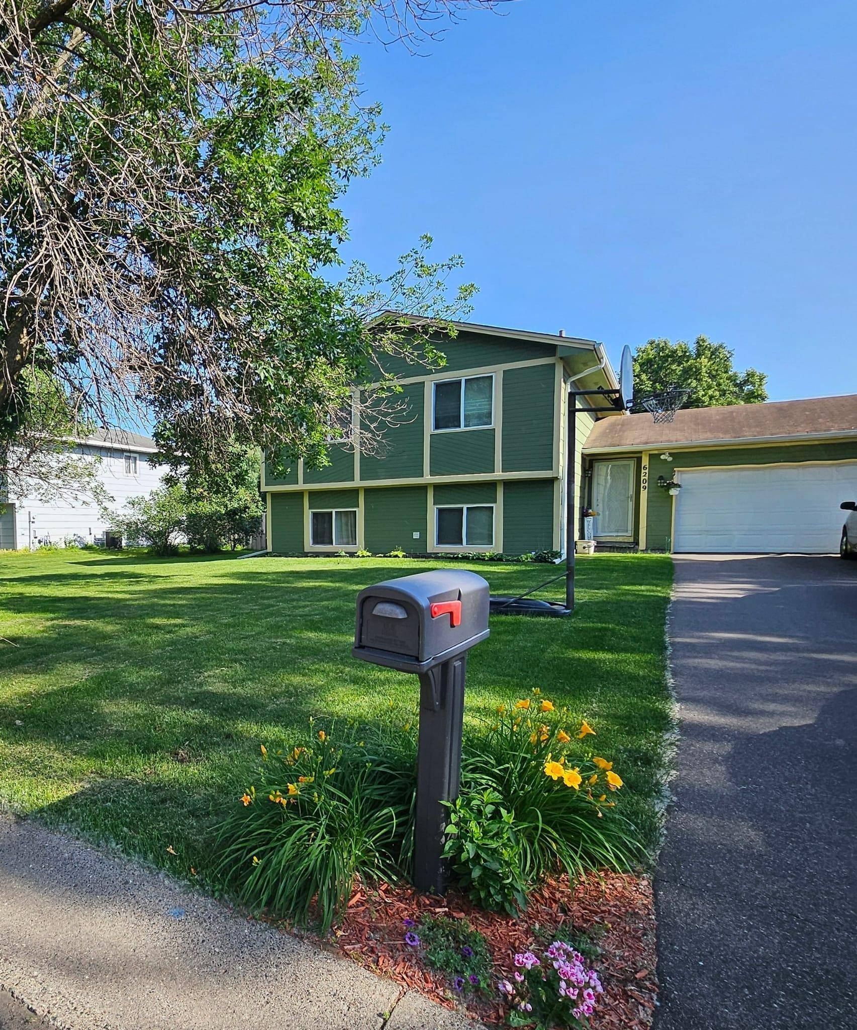 Champlin, MN 55316,6209 113 1/2 AVE N