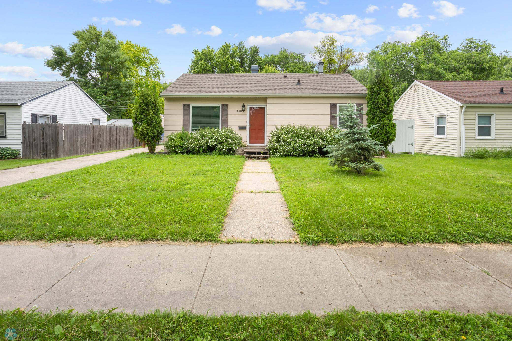 Fargo, ND 58103,1709 13th AVE S