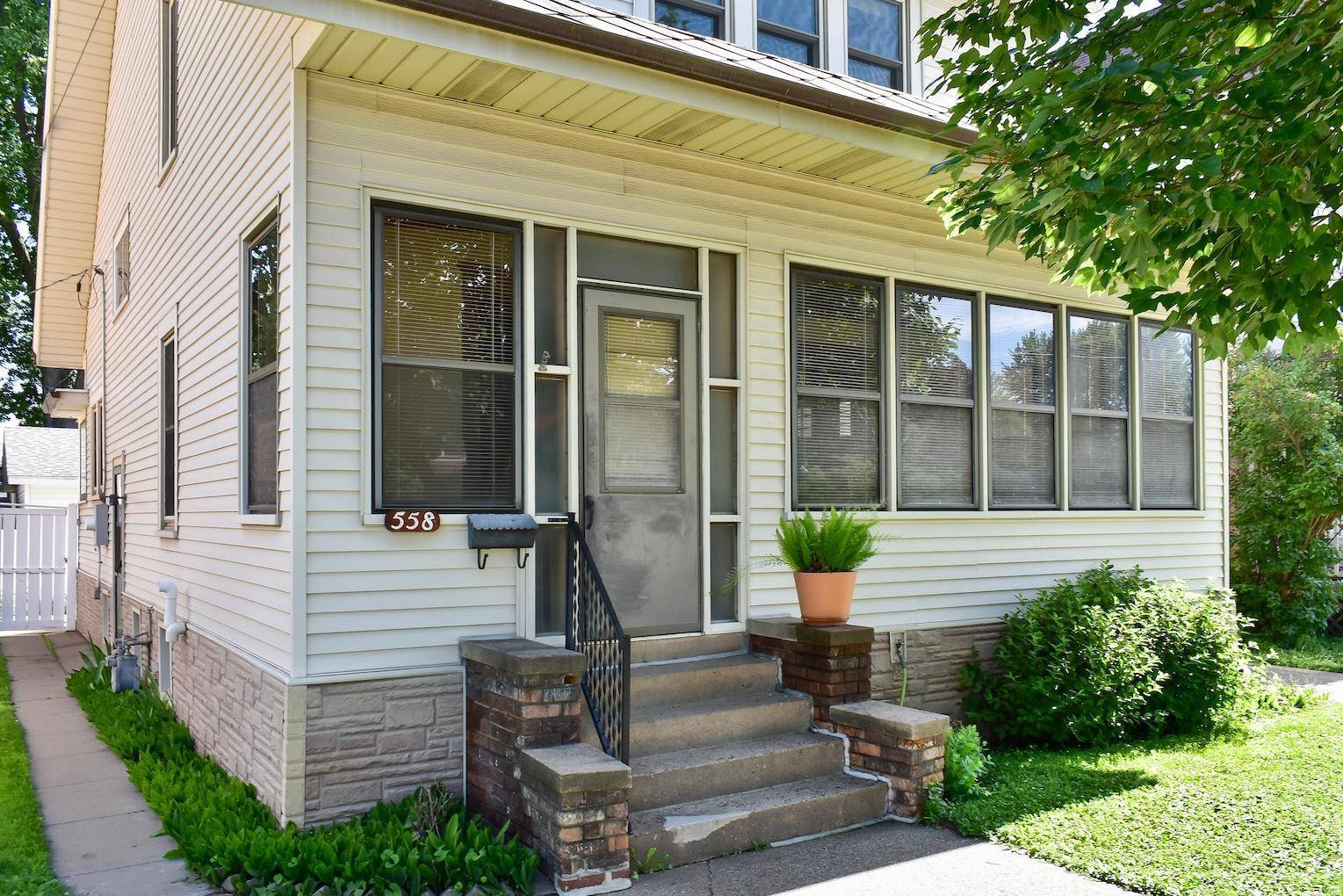 Winona, MN 55987,558 W King ST