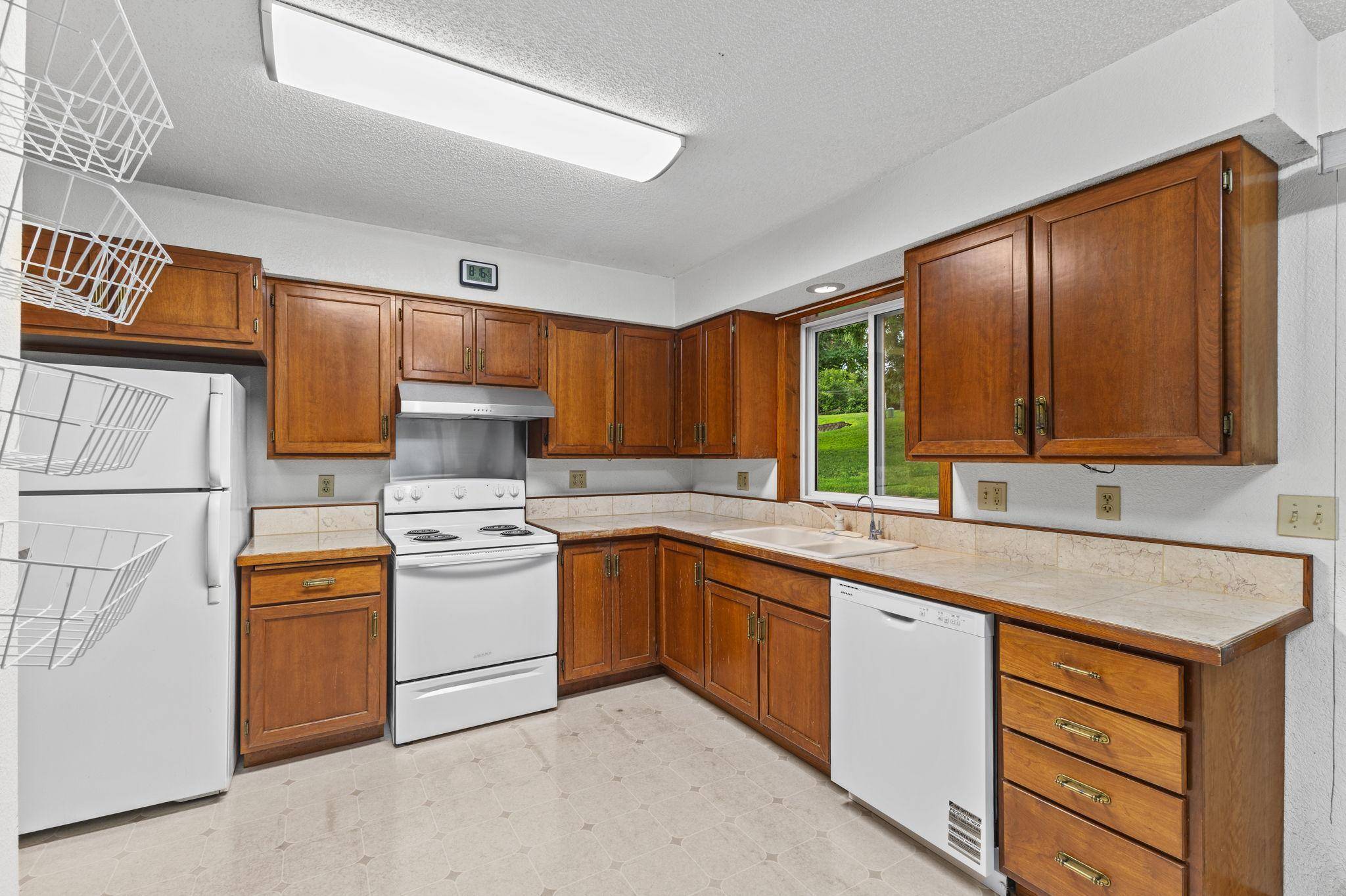 Hutchinson, MN 55350,207 4th AVE NE