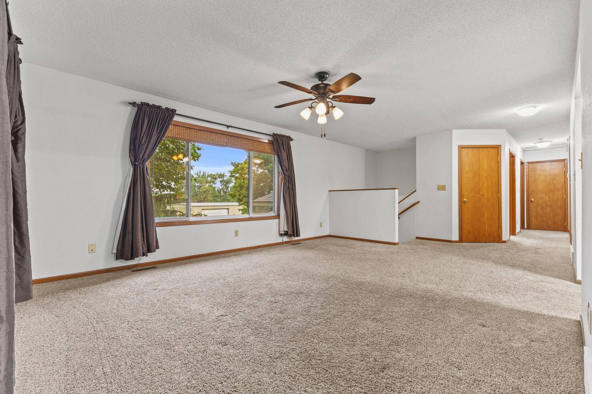 Hutchinson, MN 55350,207 4th AVE NE