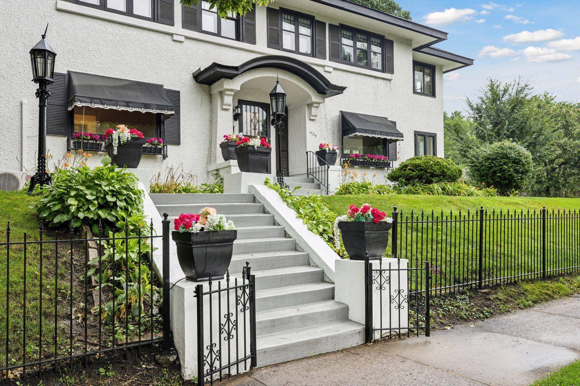 Minneapolis, MN 55405,1404 W Franklin AVE