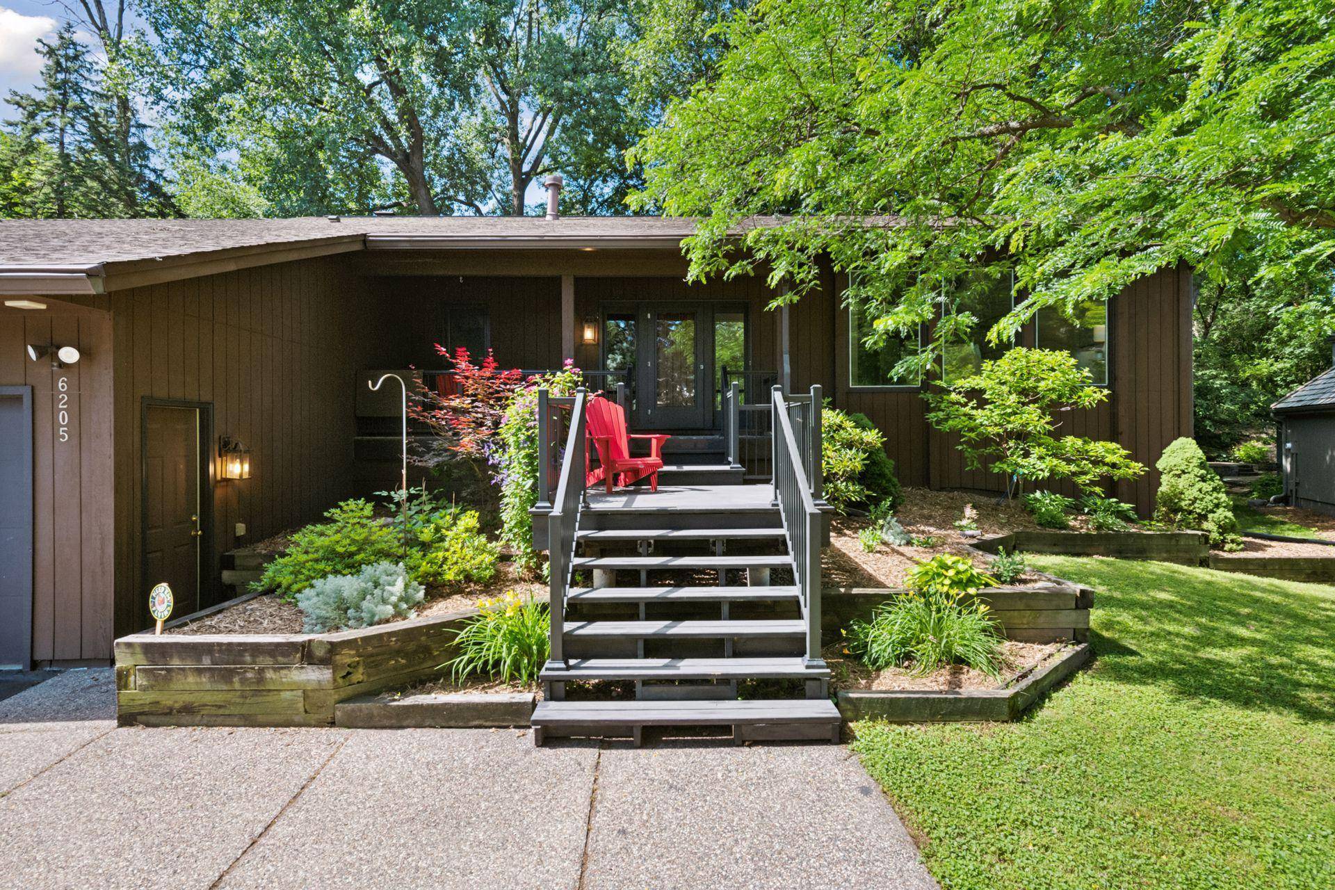 Edina, MN 55439,6205 Saint Albans CIR