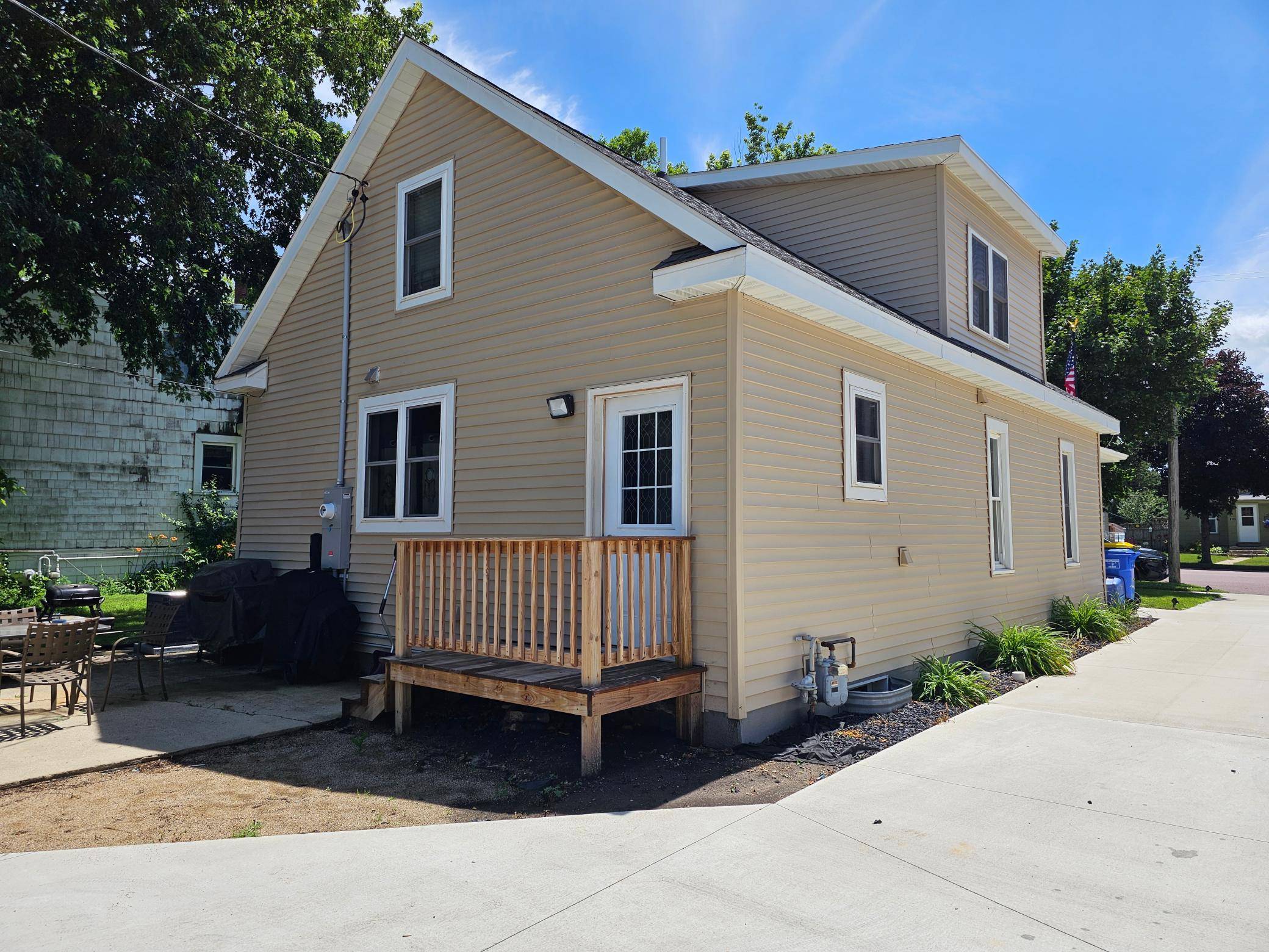 Pipestone, MN 56164,411 W Main ST
