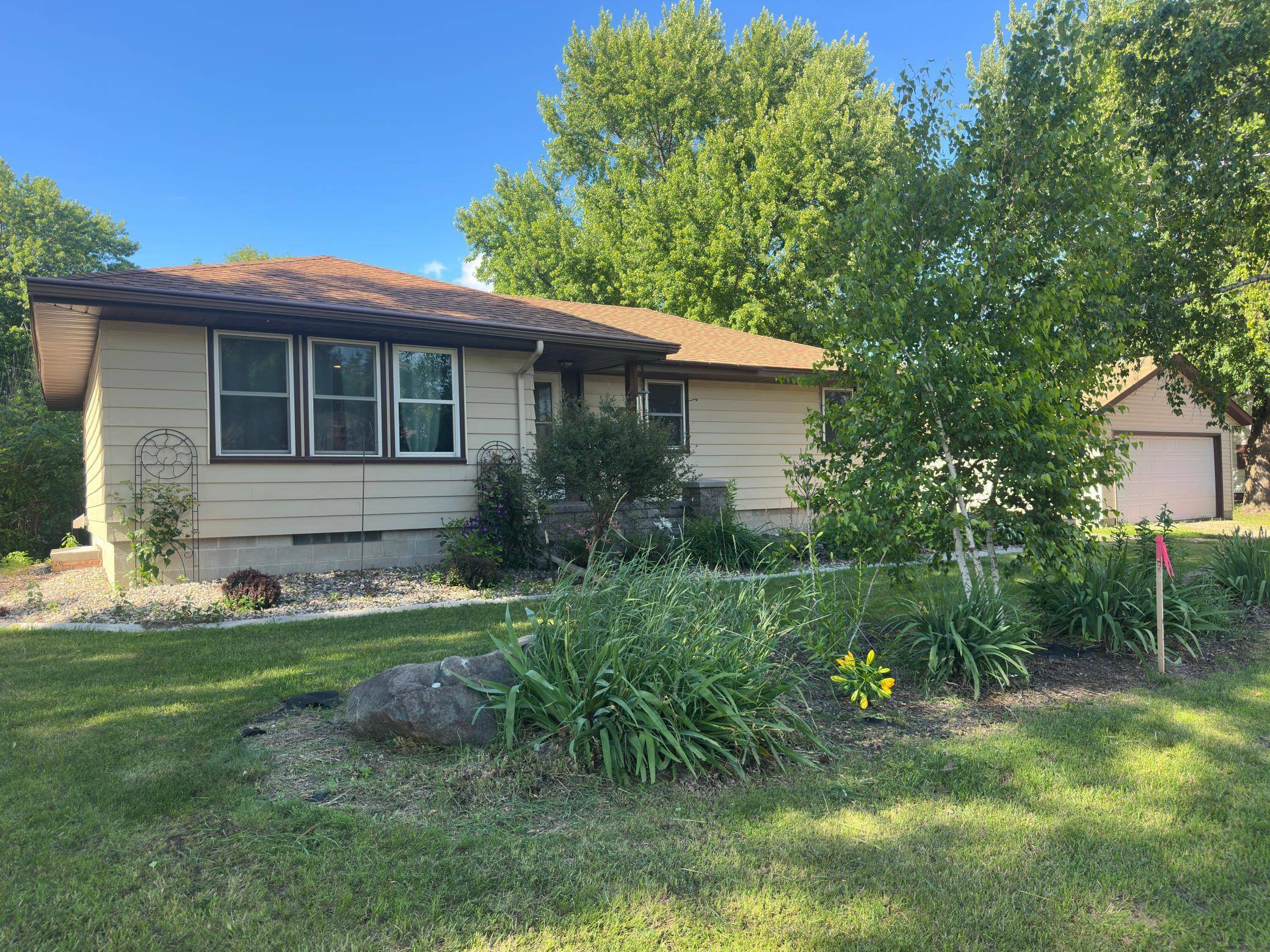 Silver Lake, MN 55381,800 Frank ST NW