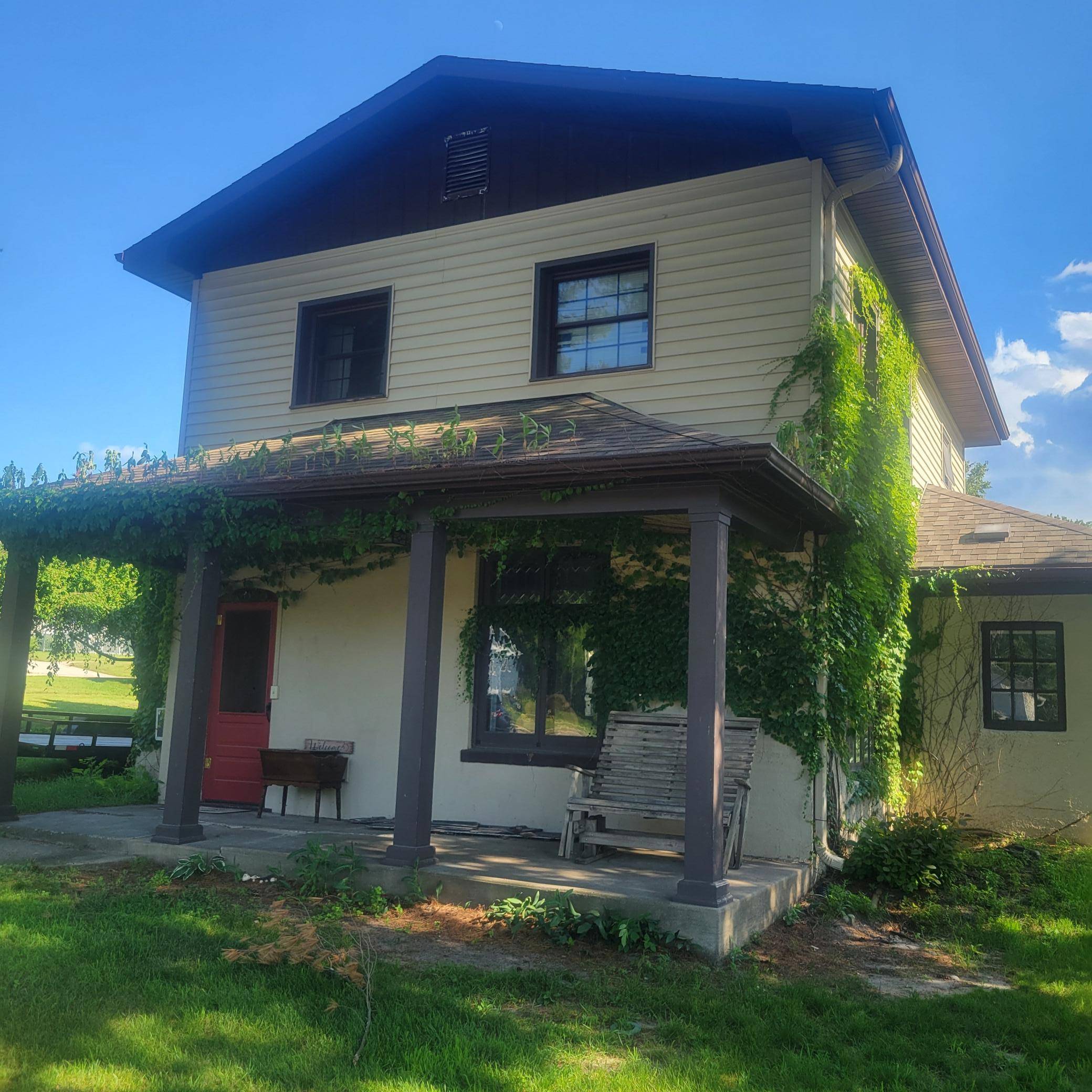 Lanesboro, MN 55949,301 Kirkwood ST E