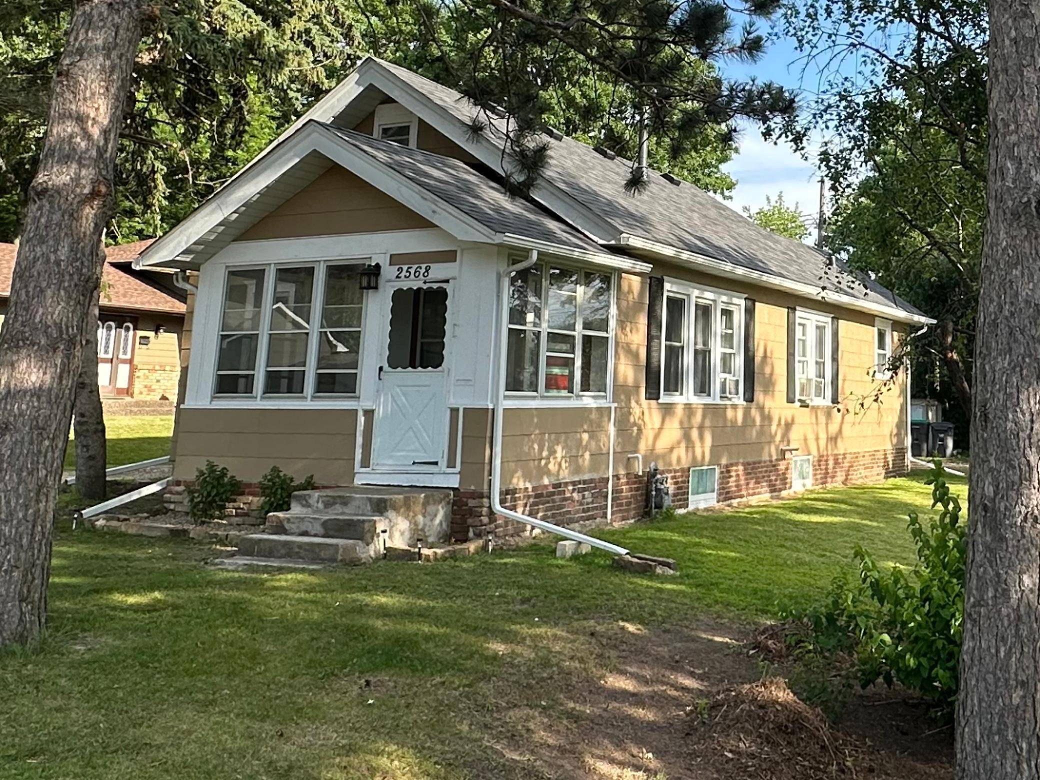 North Saint Paul, MN 55109,2568 South AVE E
