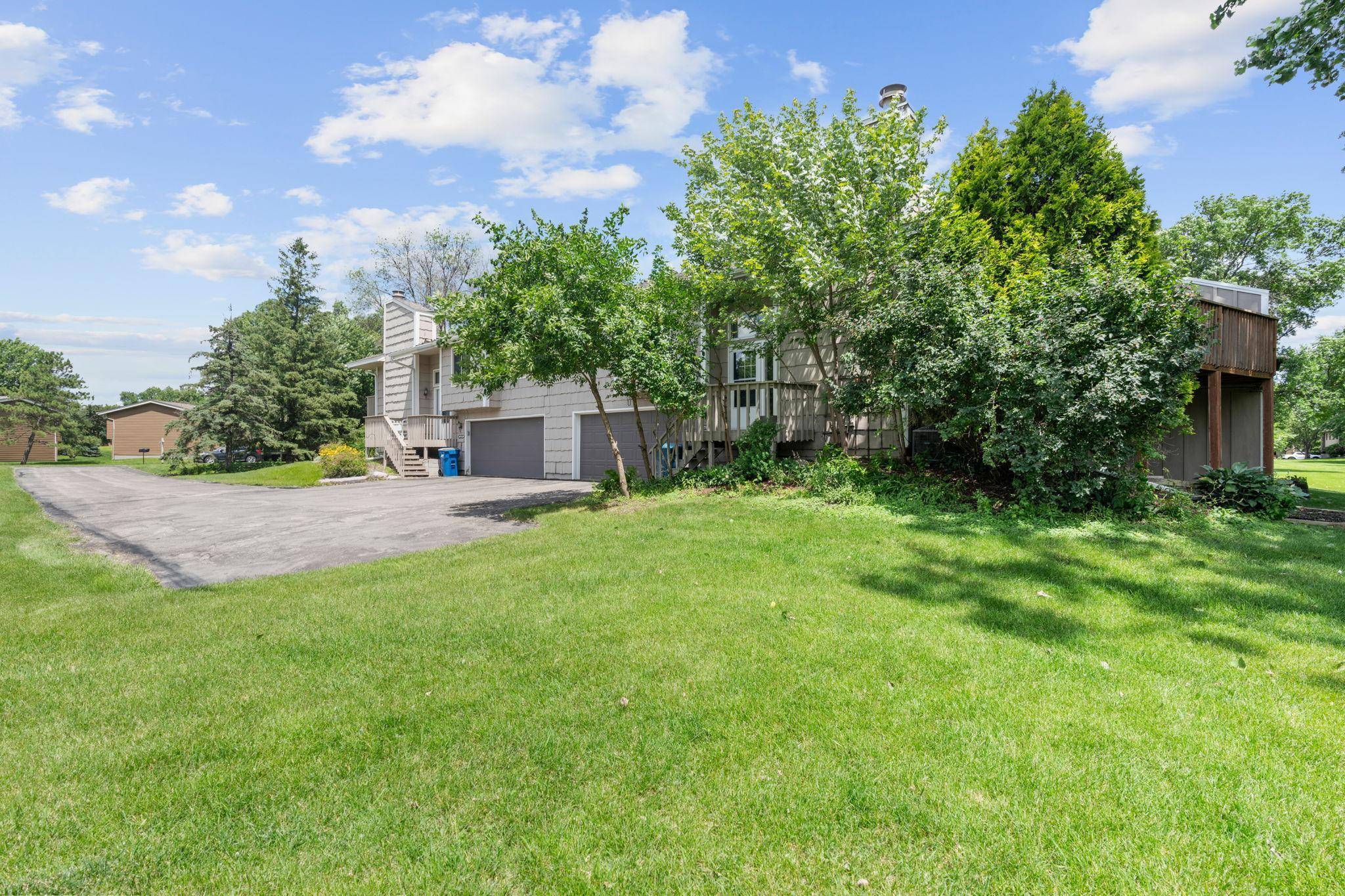 Eden Prairie, MN 55347,14377 Chestnut DR
