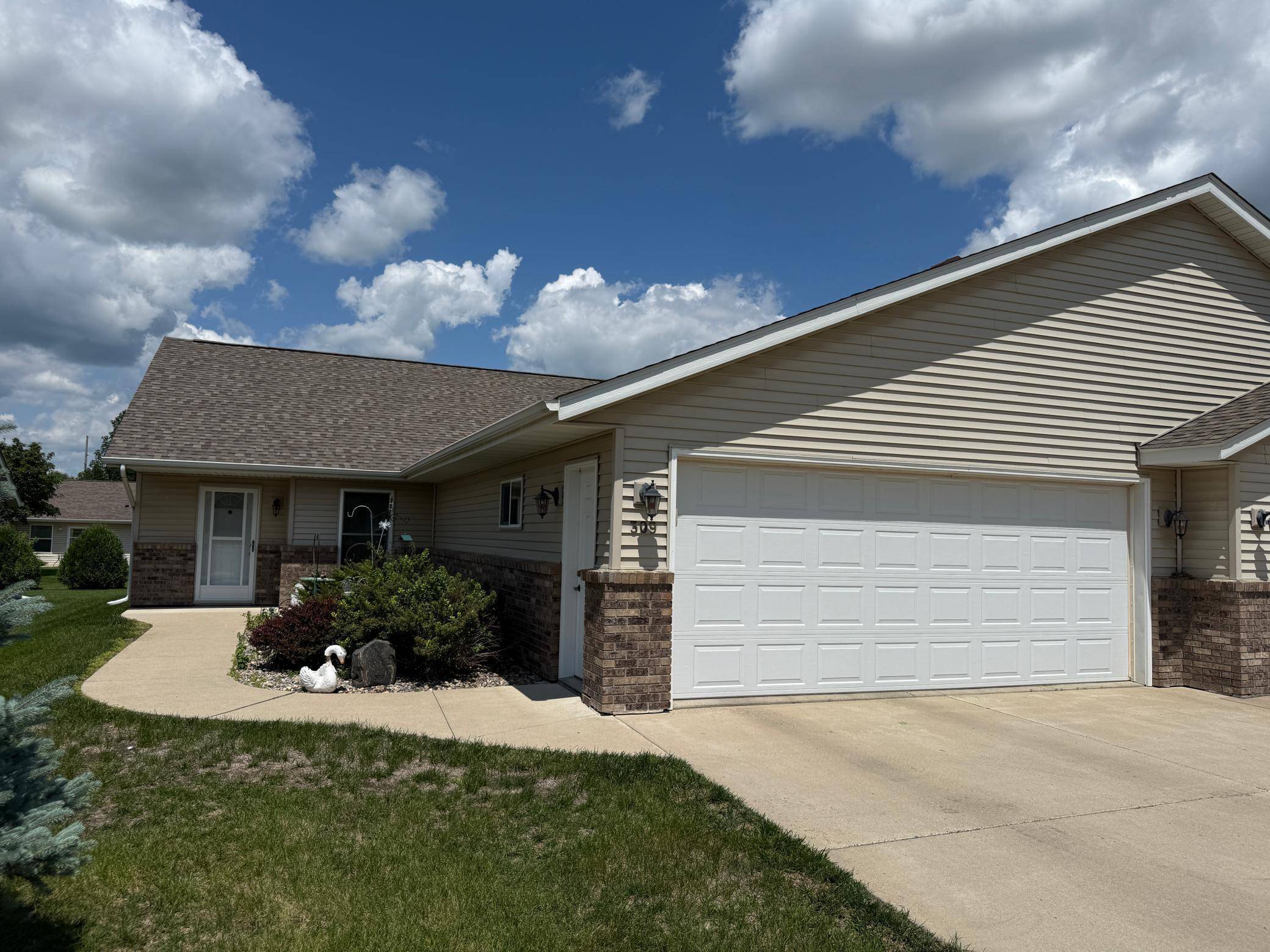 Redwood Falls, MN 56283,309 Aspenwood DR