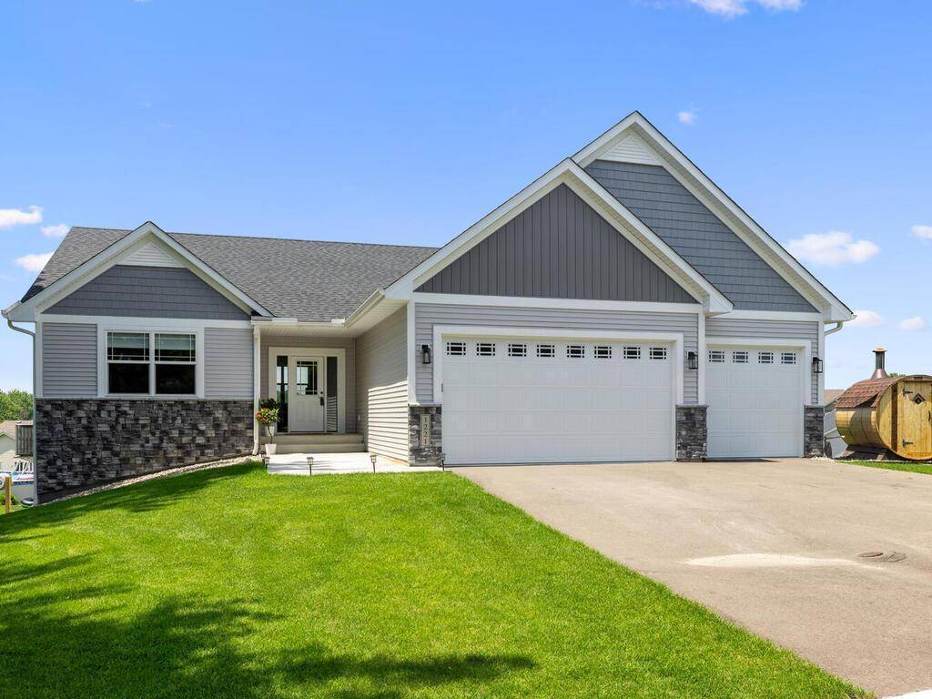 Watertown, MN 55388,1221 Bishop CIR