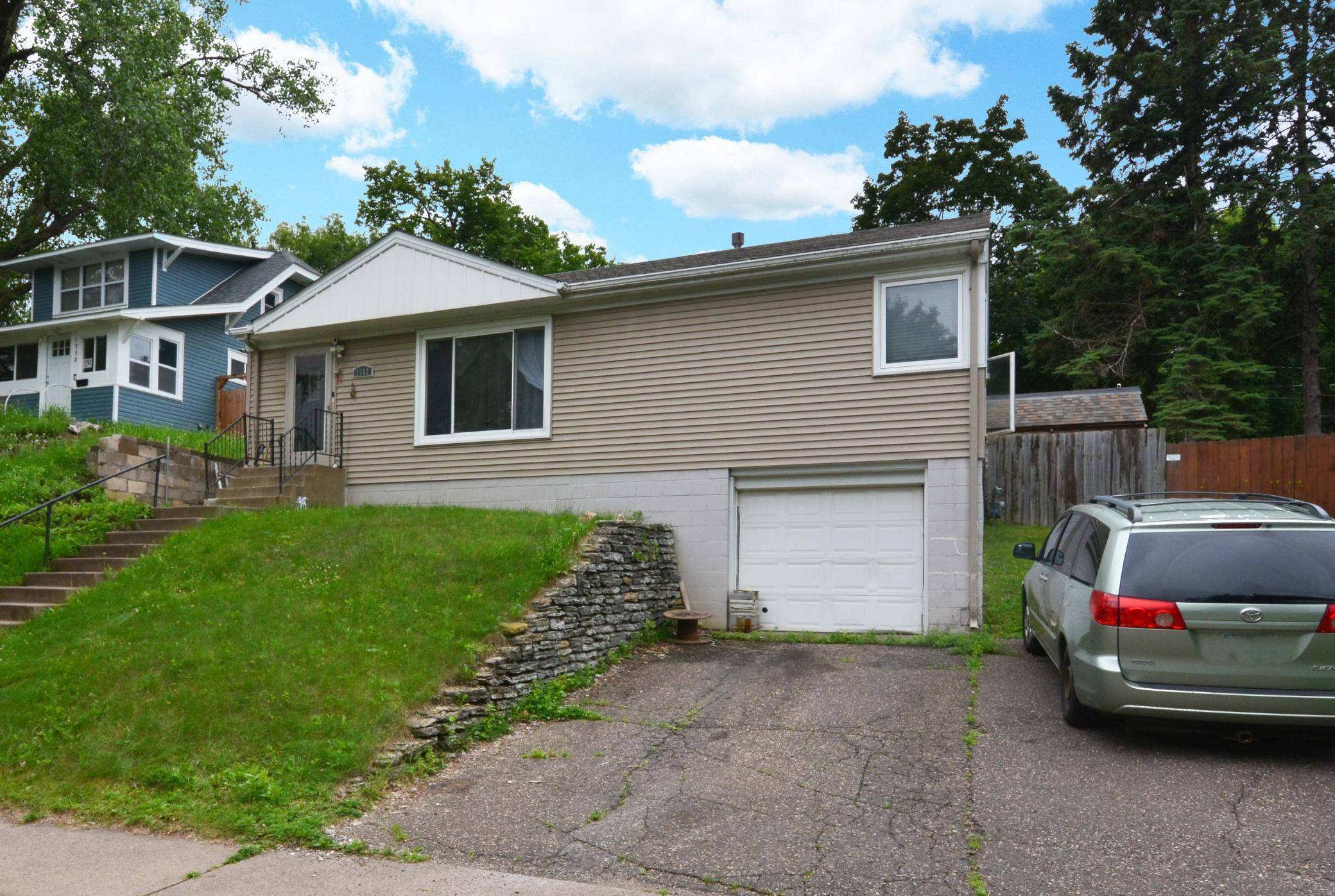 Saint Paul, MN 55106,1752 Stillwater AVE