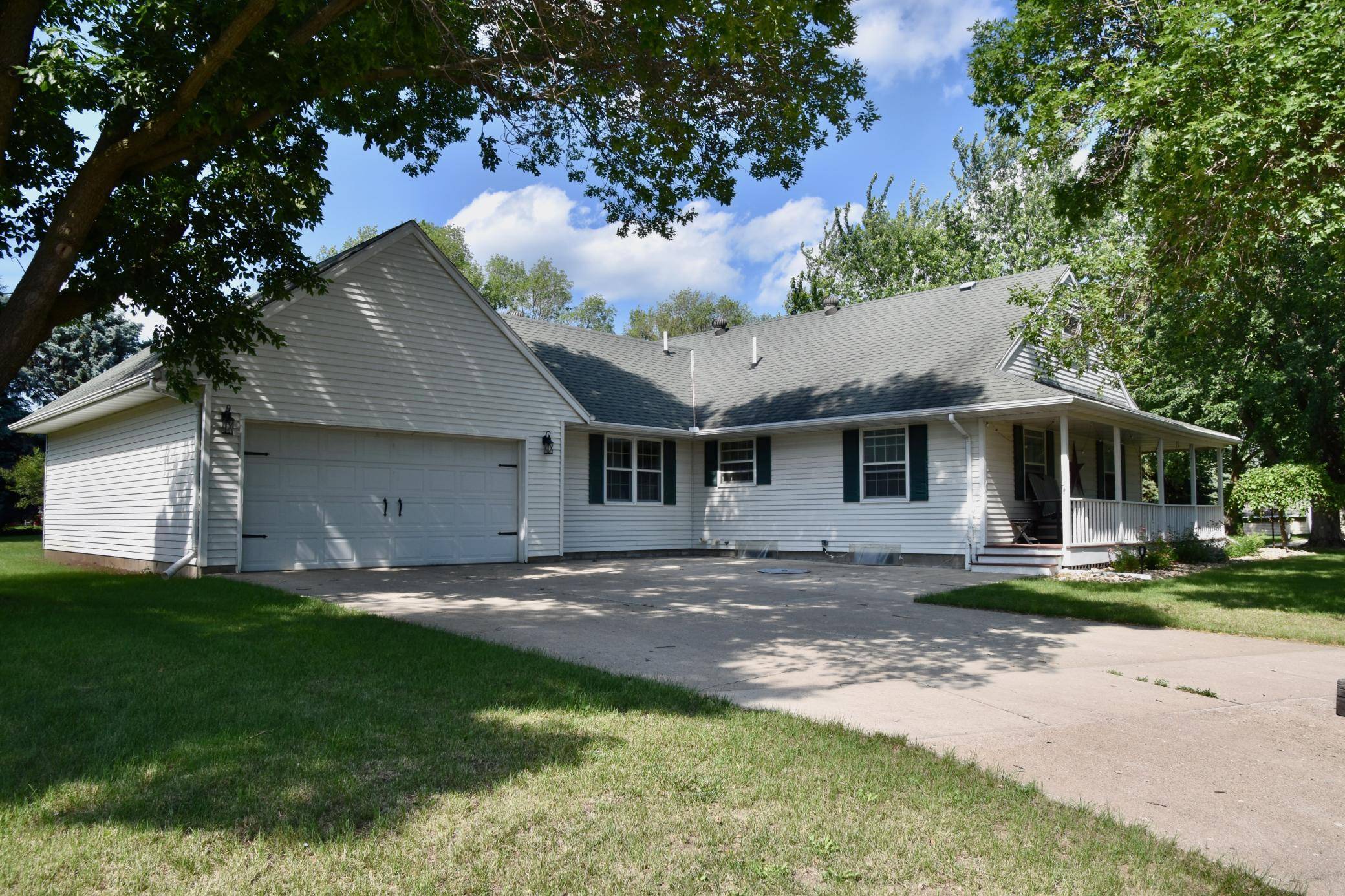 Sibley, IA 51249,403 Walnut DR