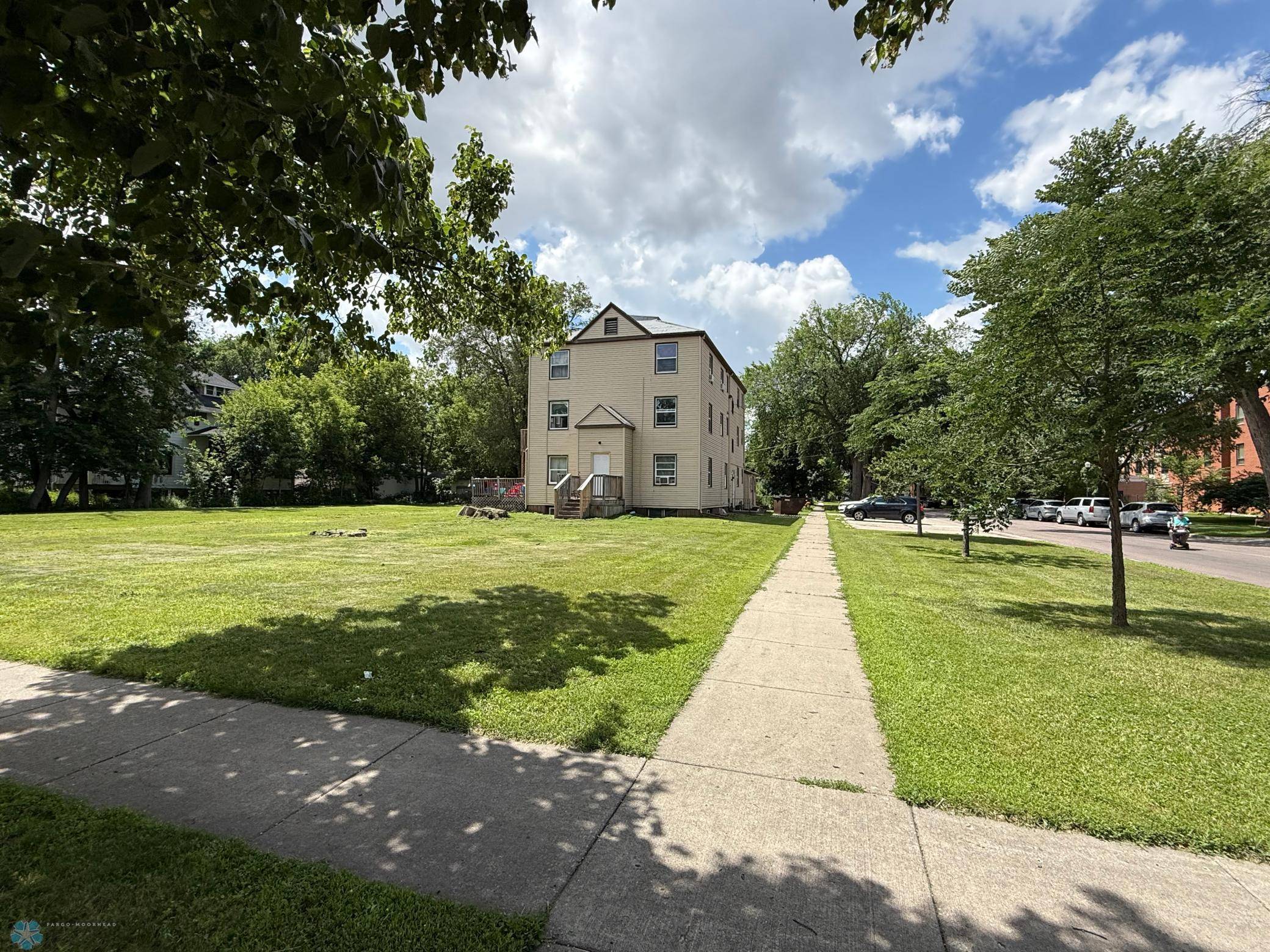 Fargo, ND 58103,1306 3rd AVE S