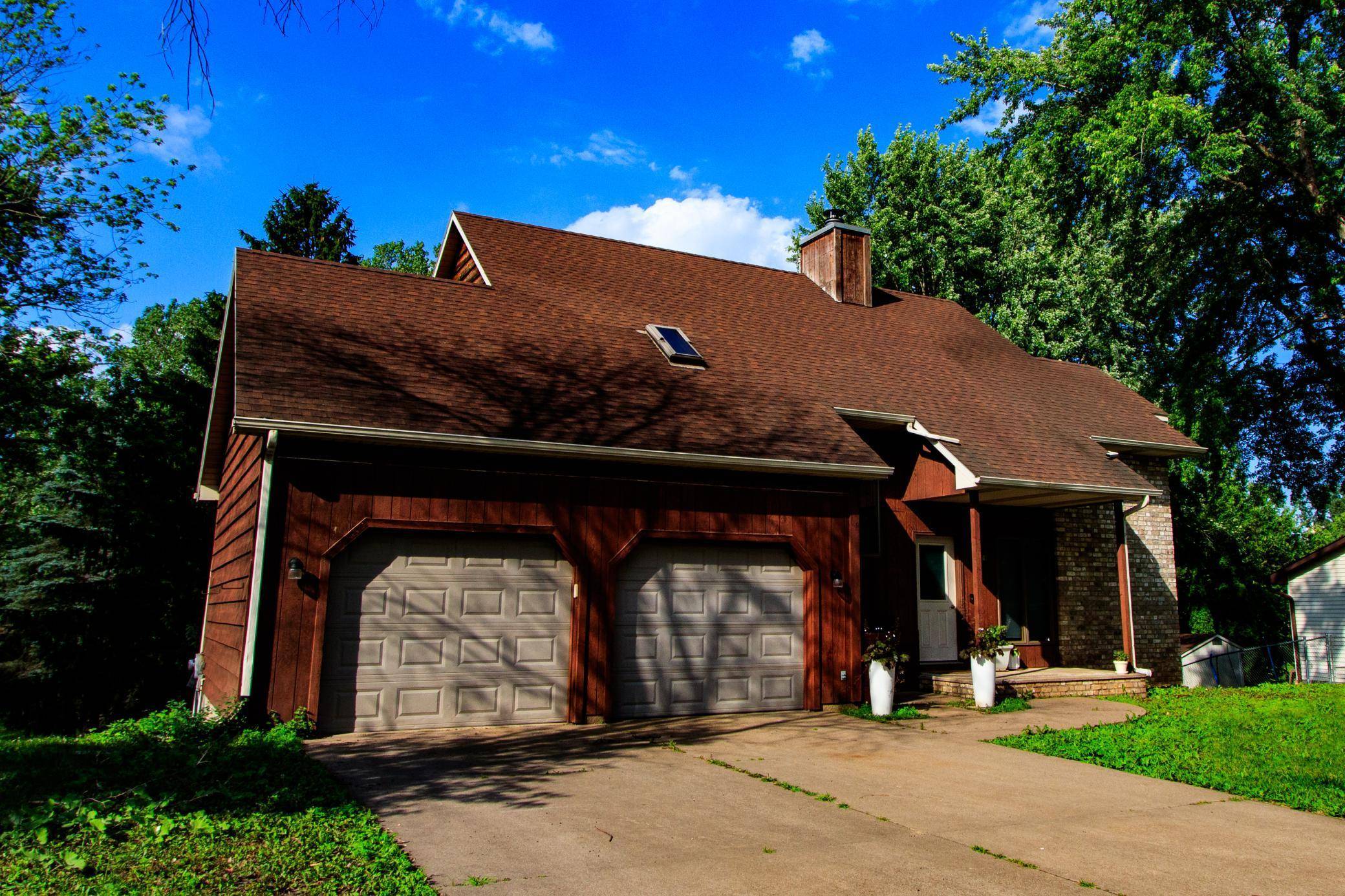 River Falls, WI 54022,415 River Hills RD