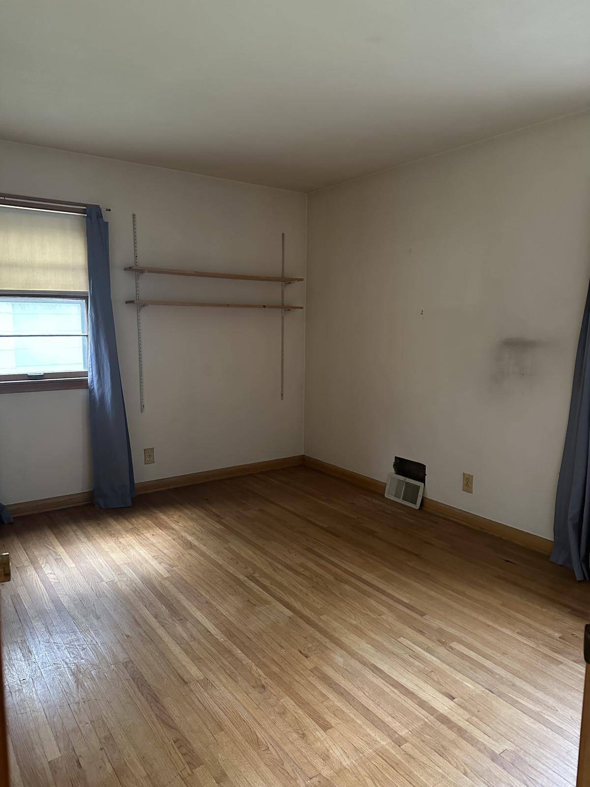 Saint Paul, MN 55103,1031 Burgess ST