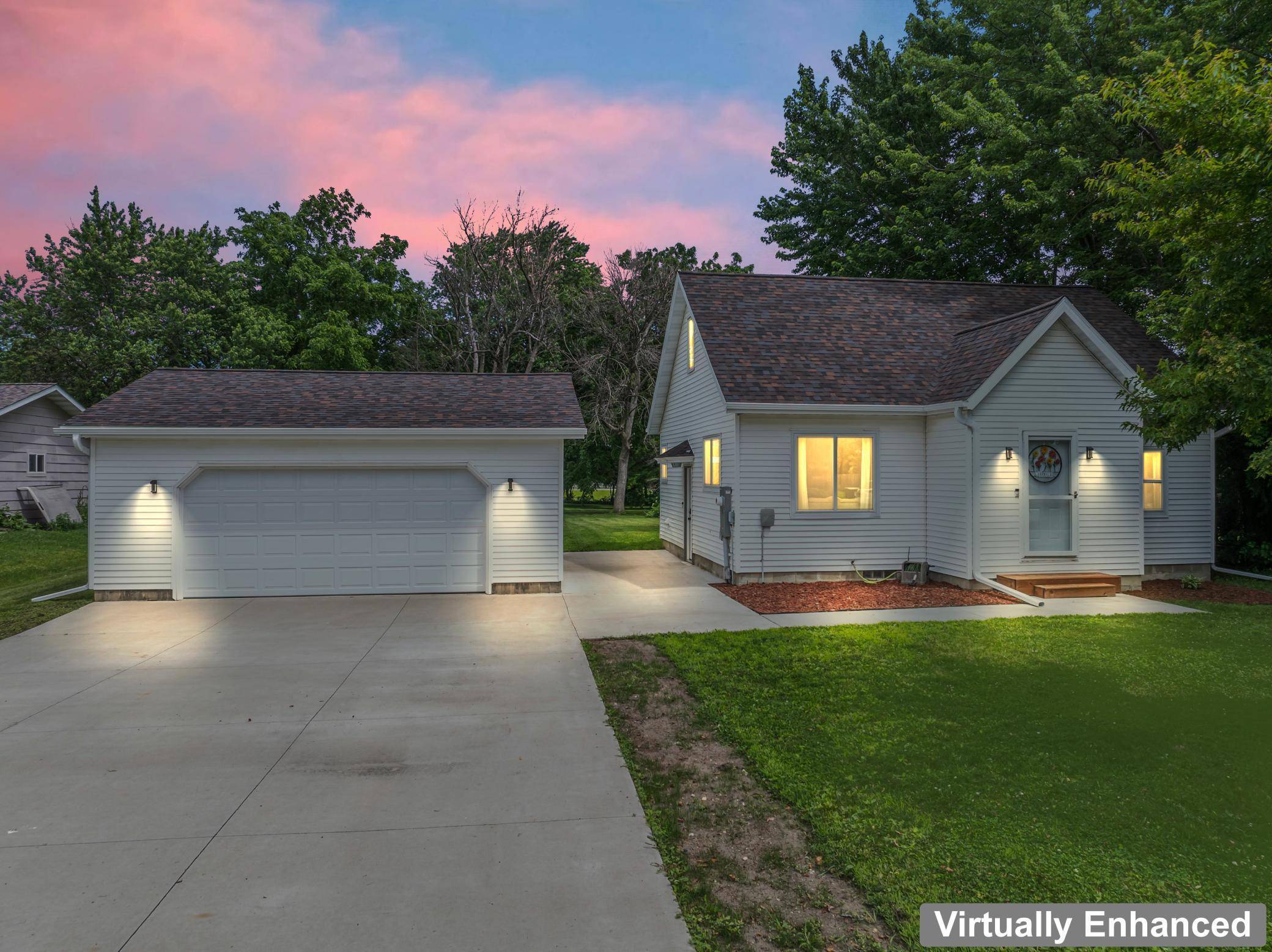 Dodge Center, MN 55927,820 1st ST NE
