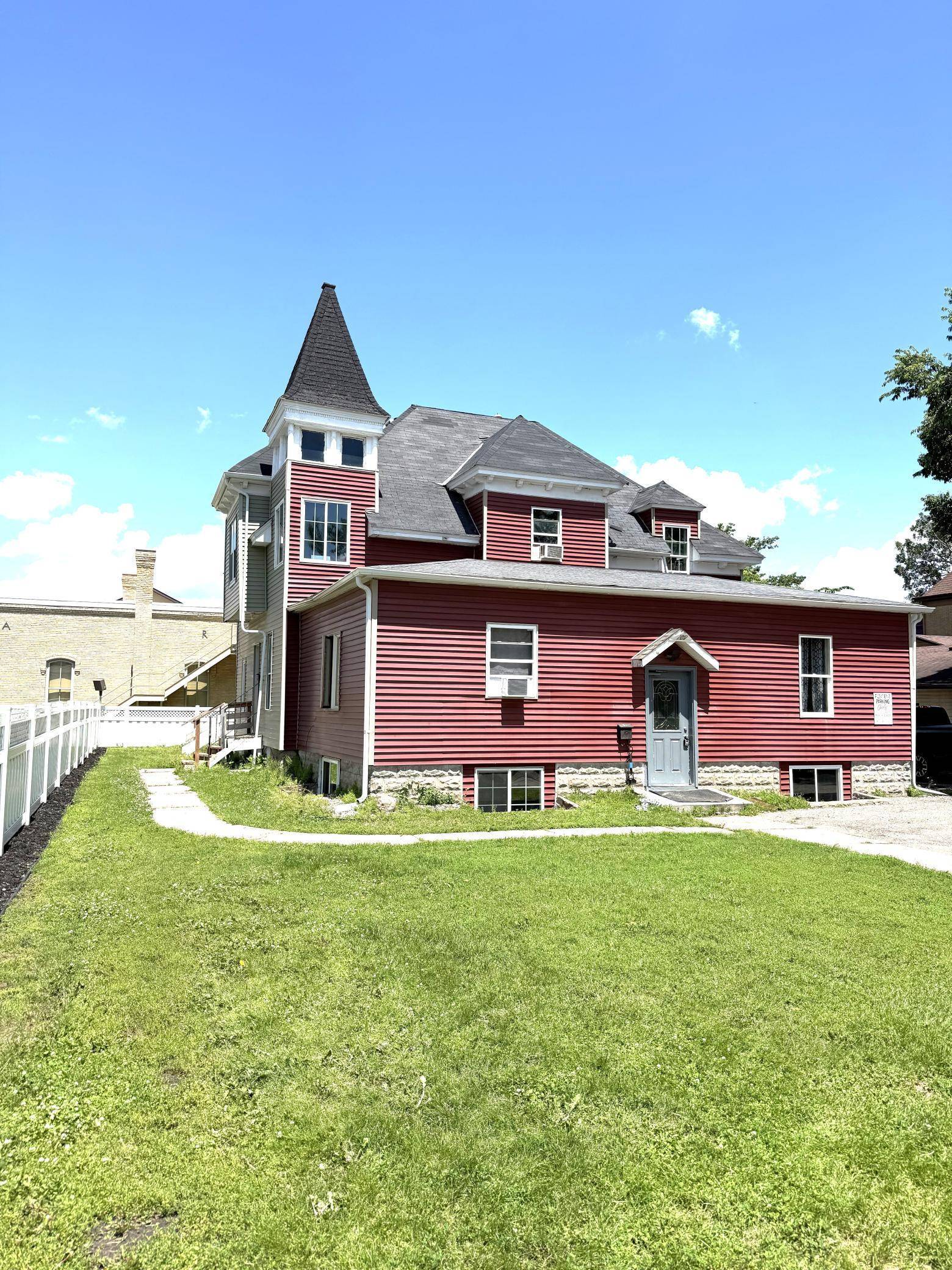 Litchfield, MN 55355,109 E 3rd ST