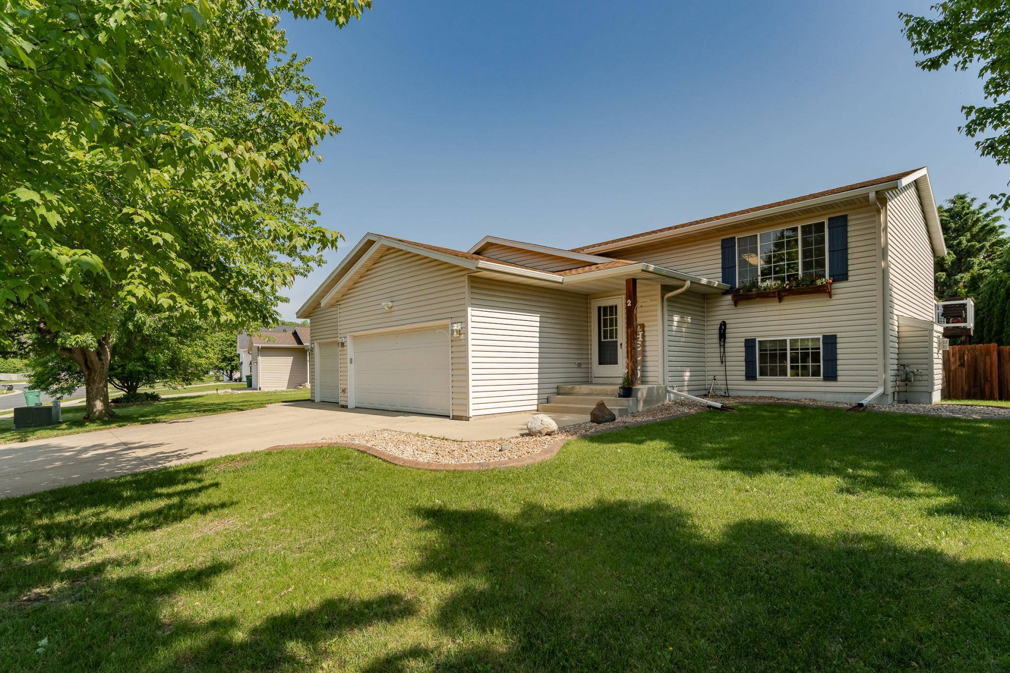 Pine Island, MN 55963,2 Lillie LN SE