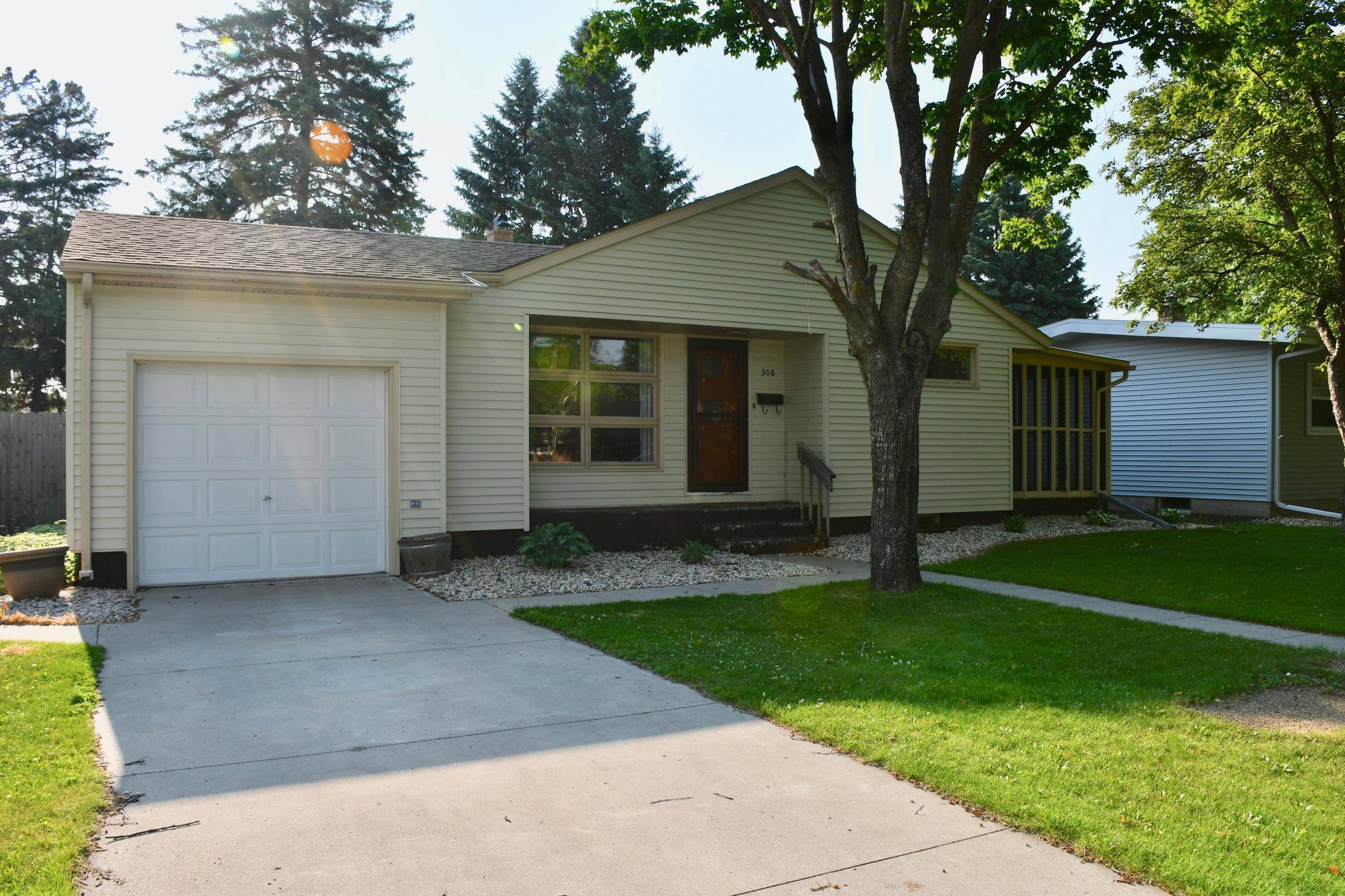 Thief River Falls, MN 56701,308 Maple AVE S