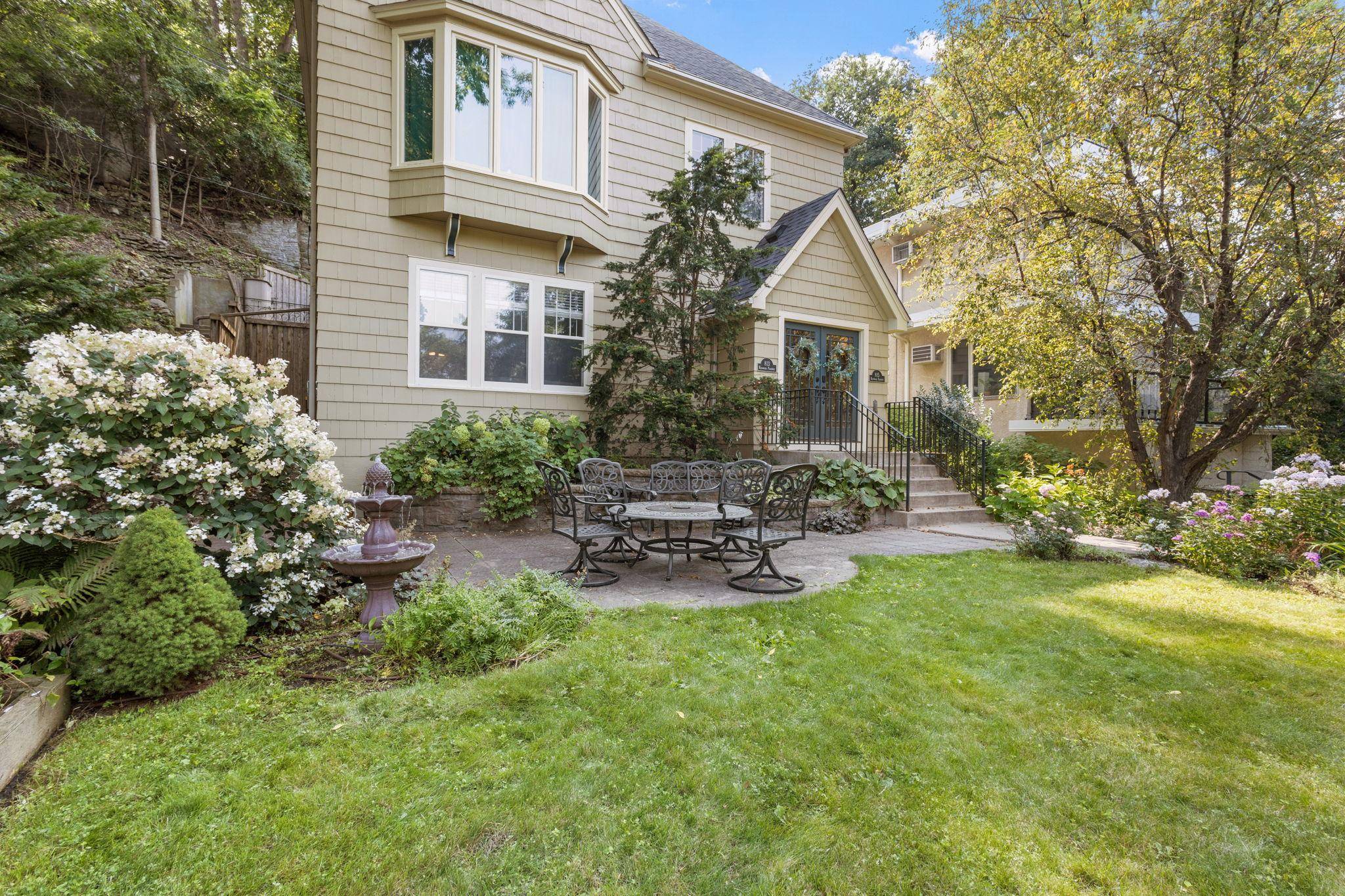 Minneapolis, MN 55403,813 Kenwood Pkwy