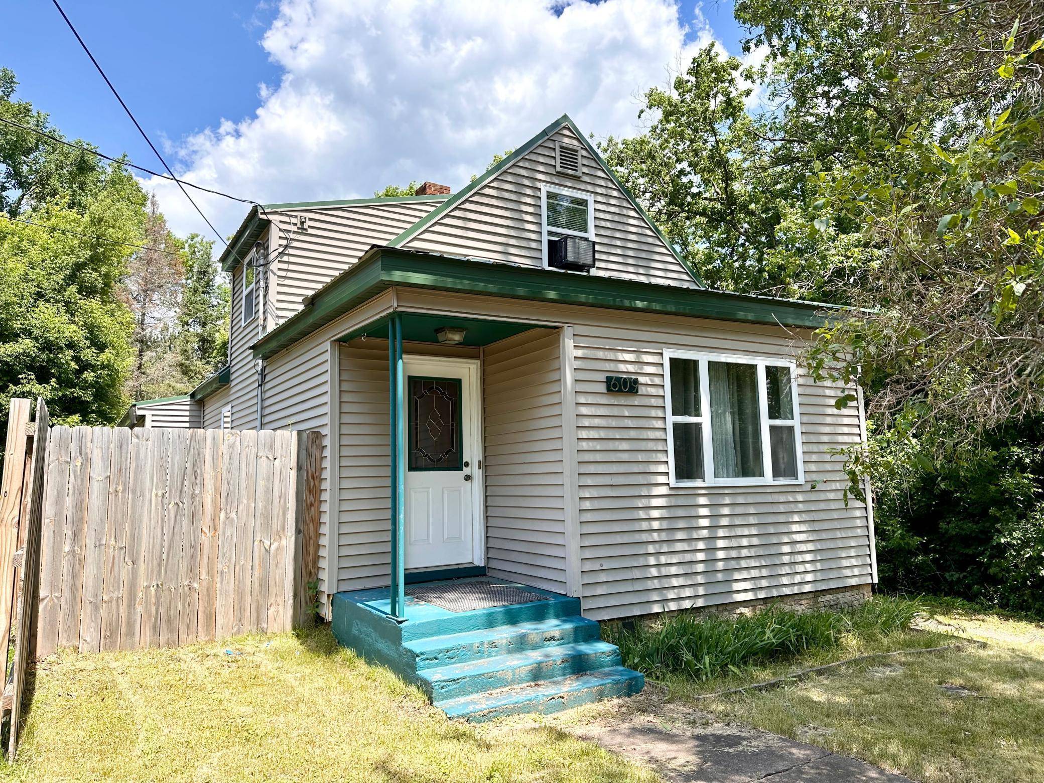 Moose Lake, MN 55767,609 6th ST