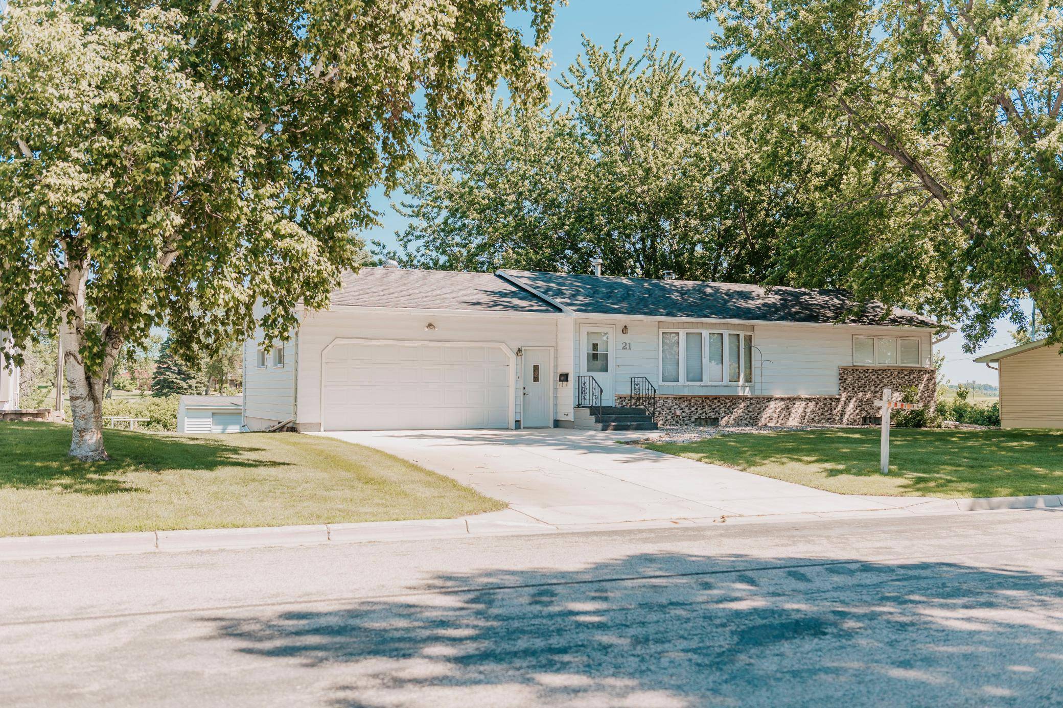 Morris, MN 56267,21 Brook ST