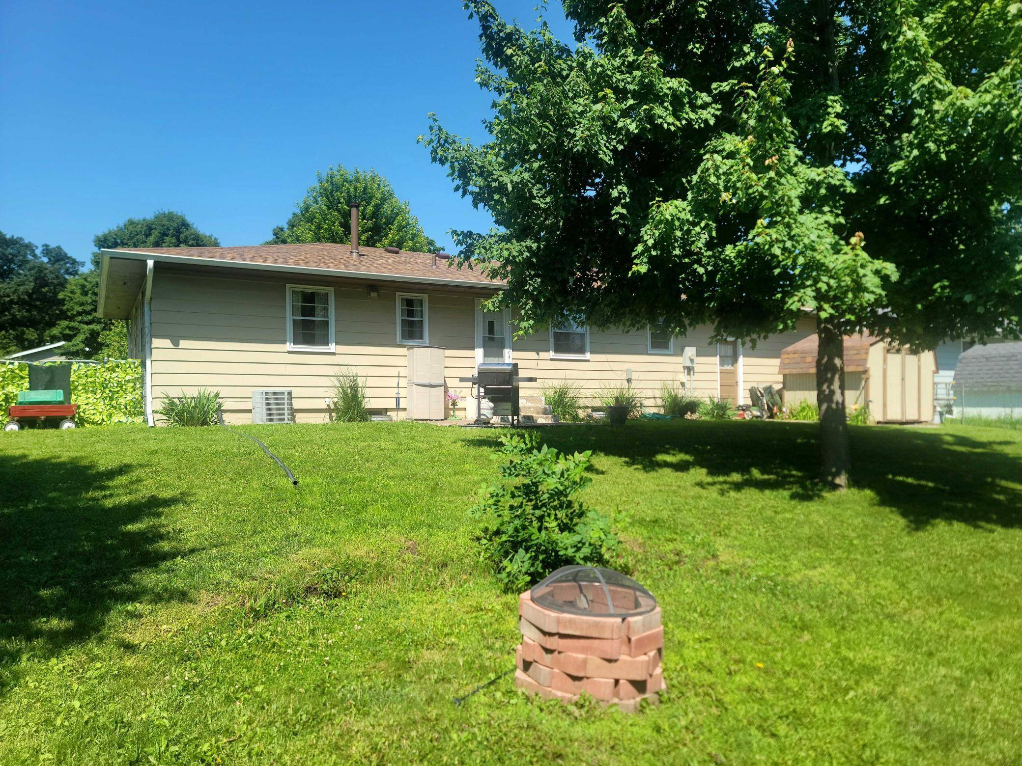 Hutchinson, MN 55350,965 Jorgenson ST SE