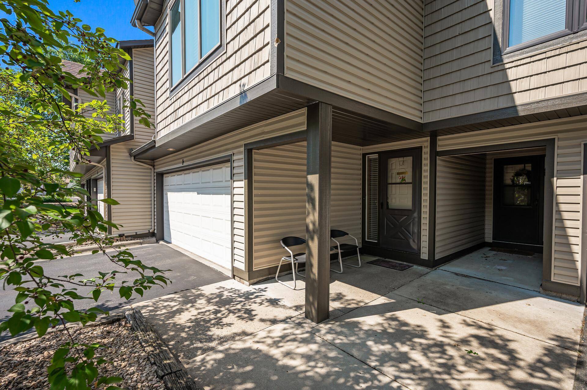 Coon Rapids, MN 55448,8 110th LN NW