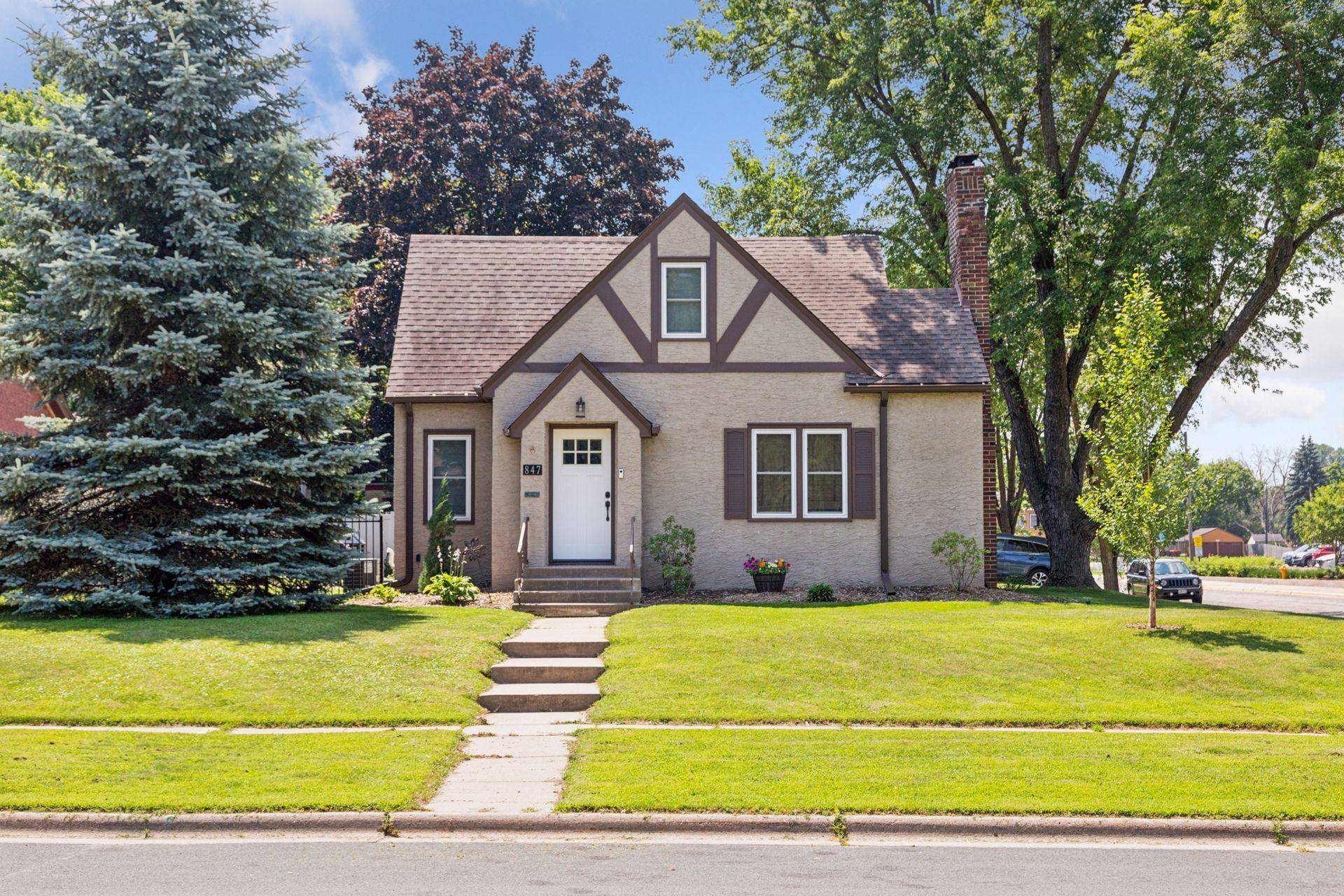 South Saint Paul, MN 55075,847 Park LN