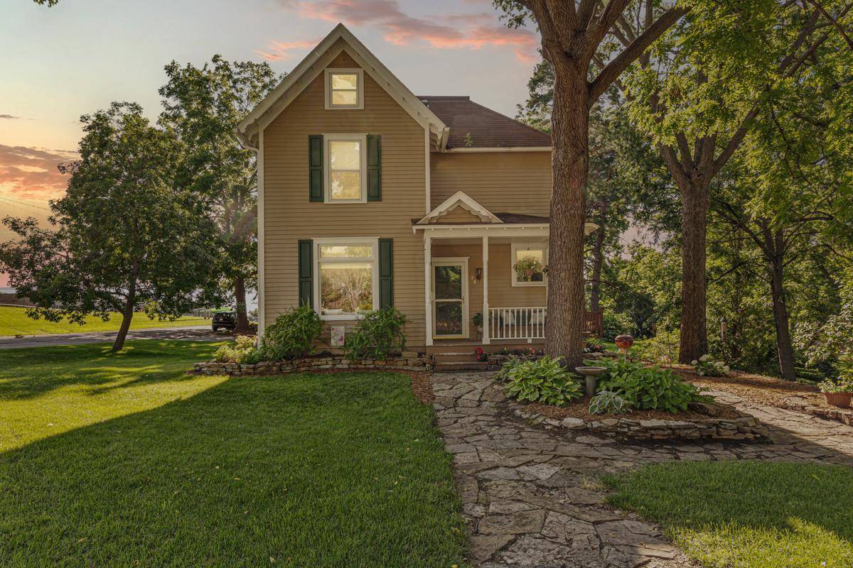 Faribault, MN 55021,128 5th AVE SW