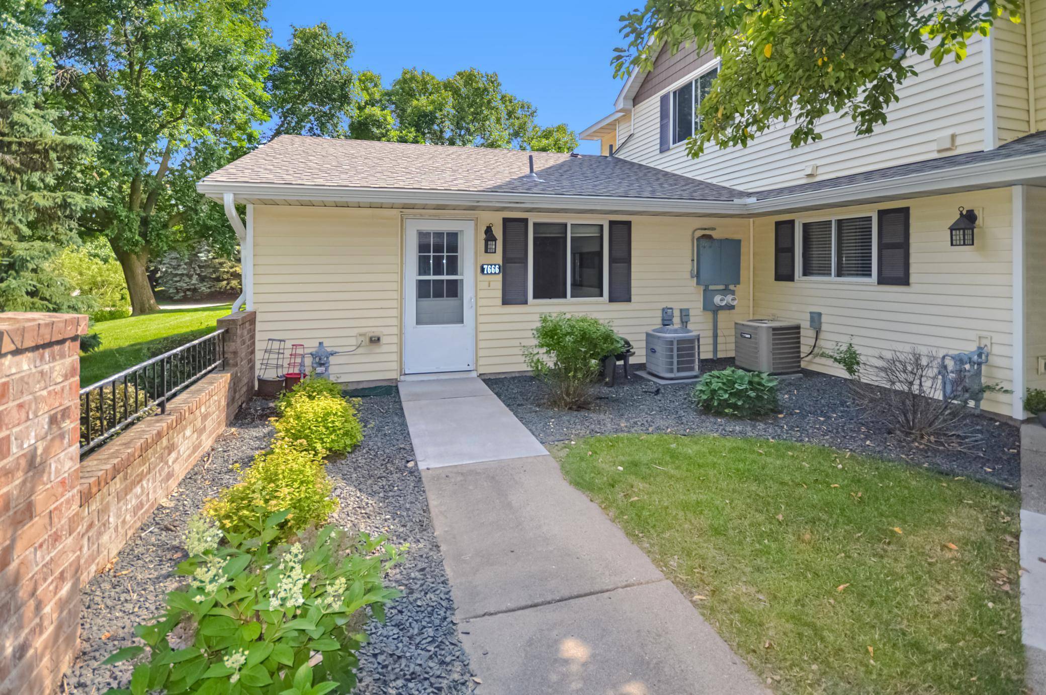 Oakdale, MN 55128,7666 13th ST N