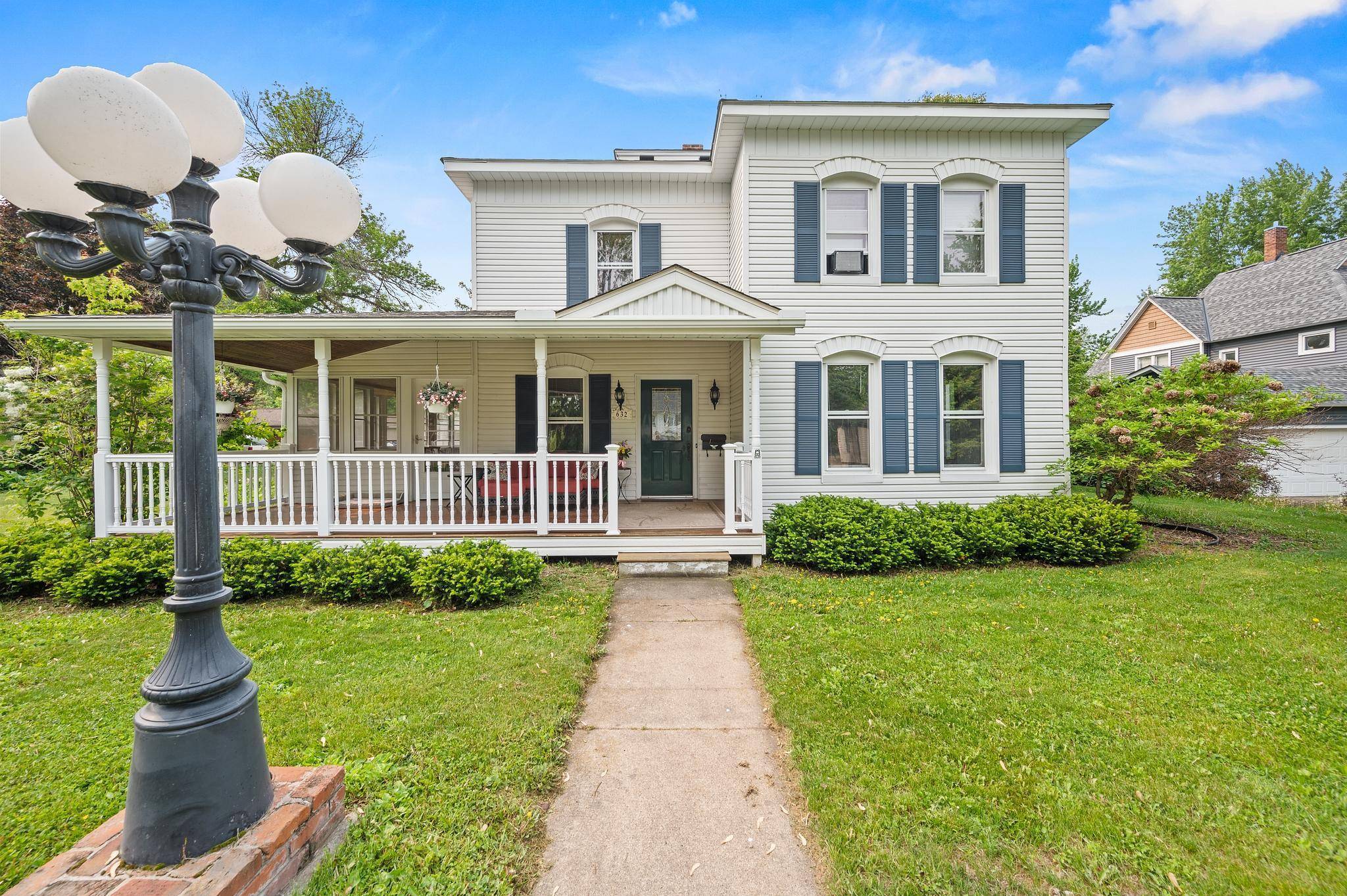 New Richmond, WI 54017,632 E 2nd ST