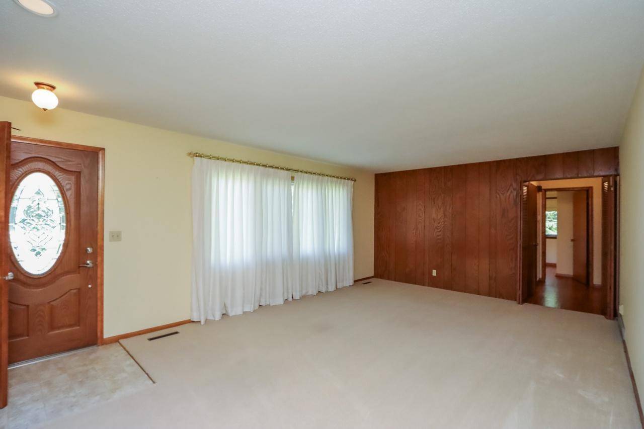 North Mankato, MN 56003,1619 Clare CT