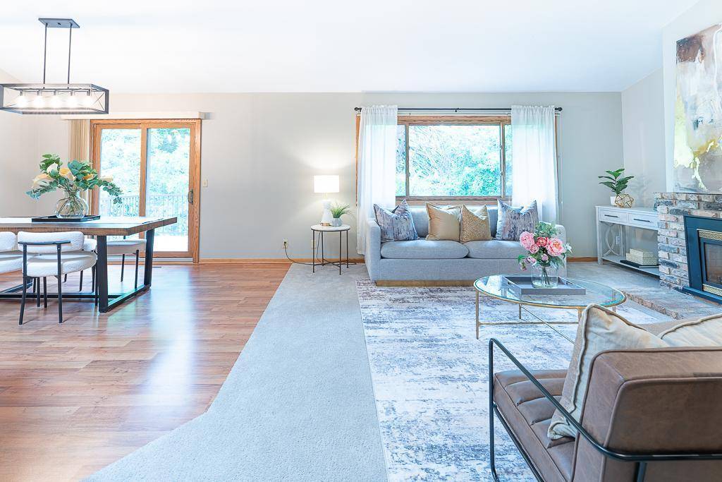 Eden Prairie, MN 55347,14218 Chestnut DR