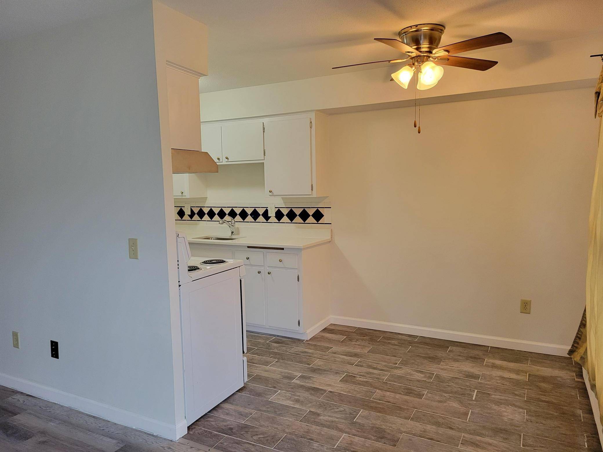 Hopkins, MN 55343,910 6th ST S #4