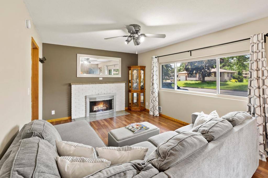Saint Paul Park, MN 55071,1417 Blossom LN