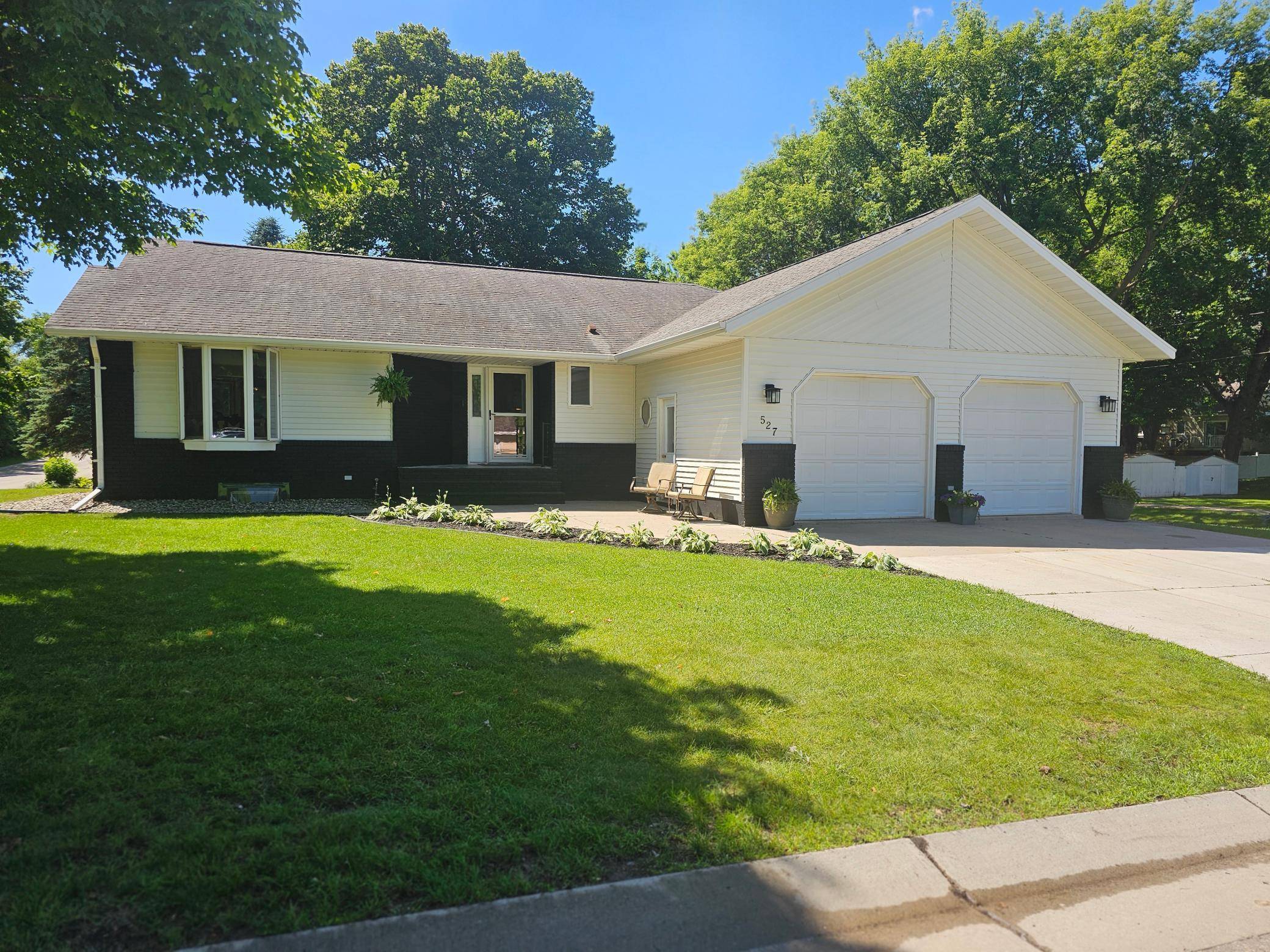 Pelican Rapids, MN 56572,527 2nd AVE SE