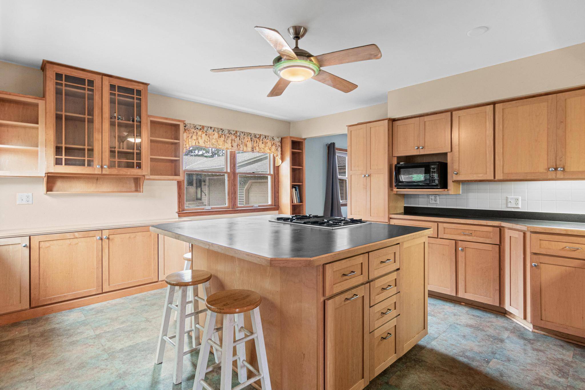 Fridley, MN 55432,5924 Oakwood MNR NE