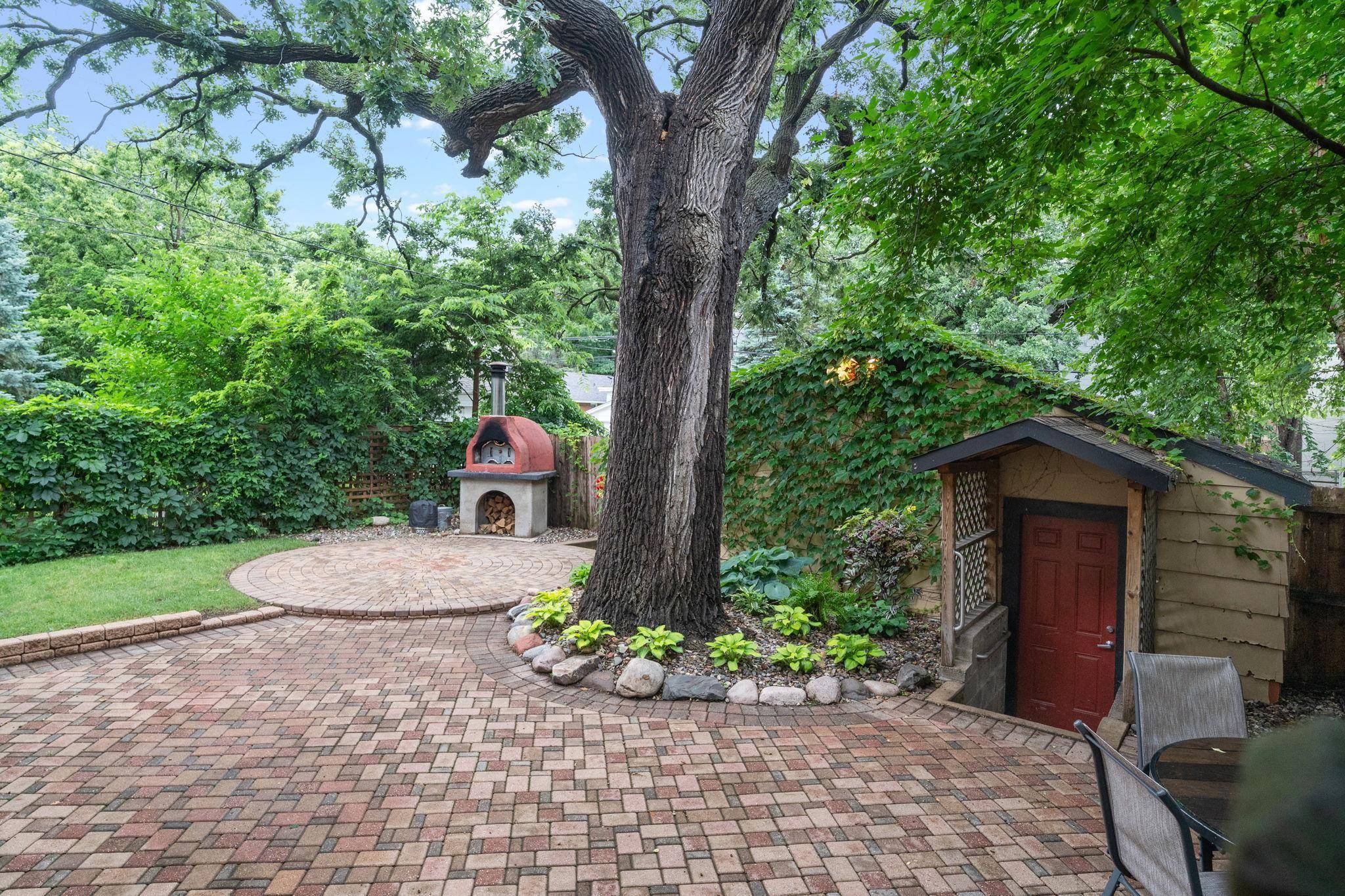 Minneapolis, MN 55408,2612 Emerson AVE S