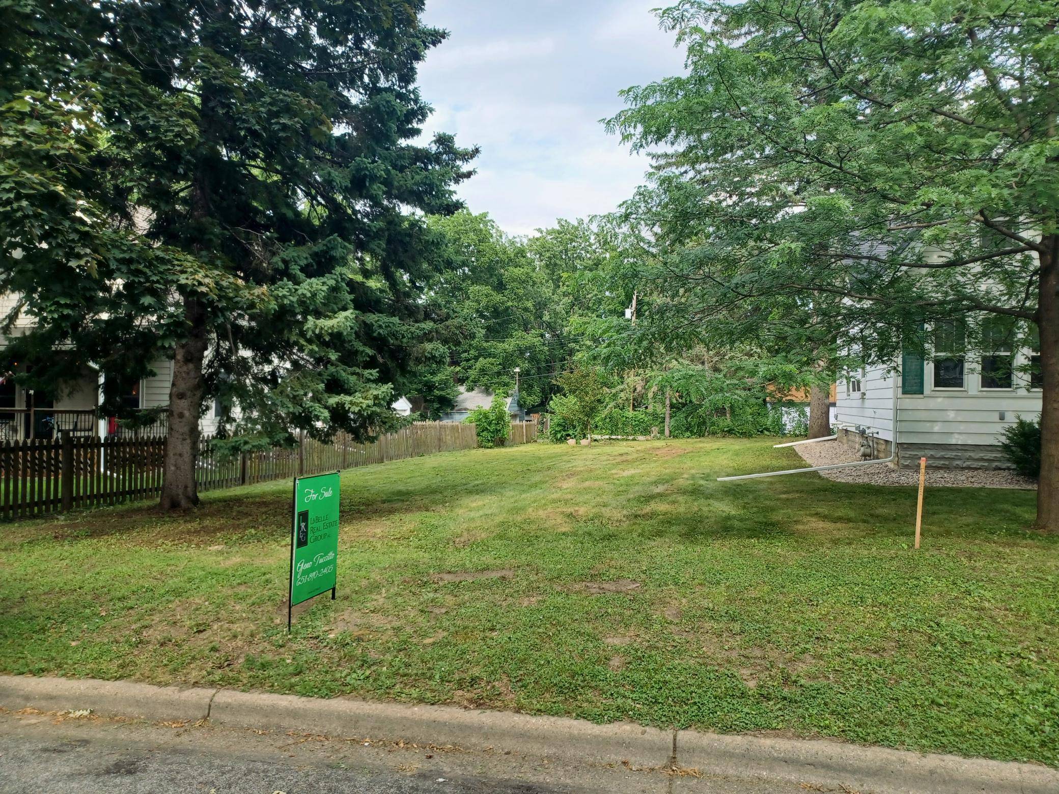 Lauderdale, MN 55113,1840 Carl St