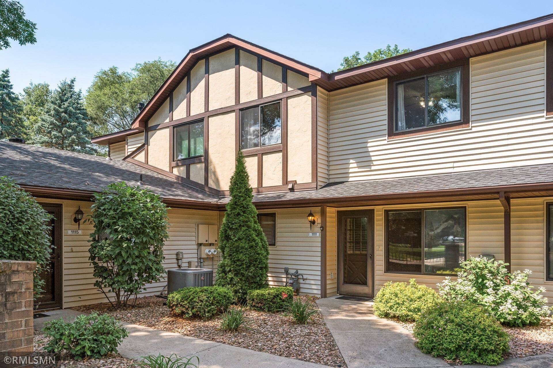 Shoreview, MN 55126,1111 W Royal Oaks DR