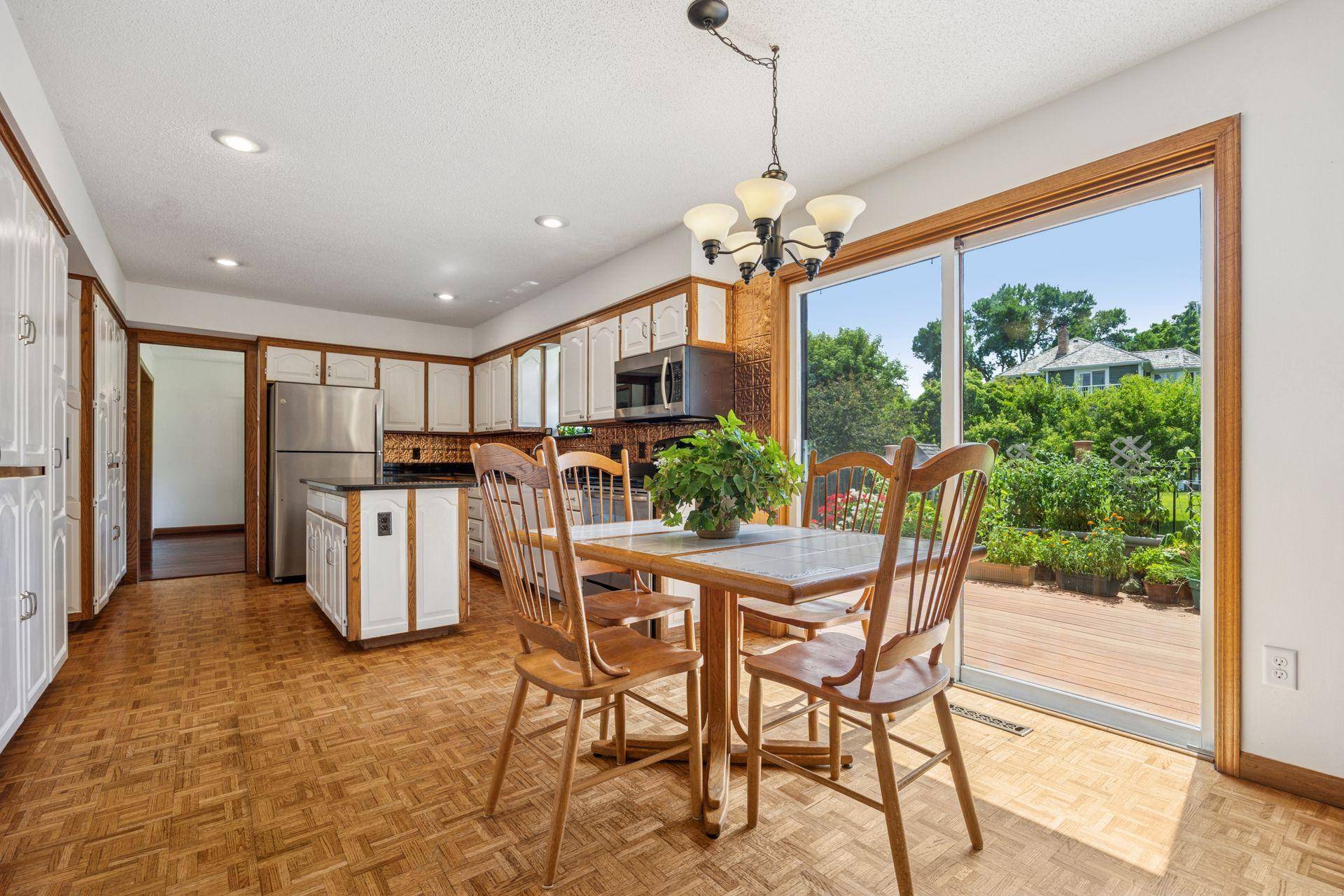 Eden Prairie, MN 55346,13525 Oak Hill CT