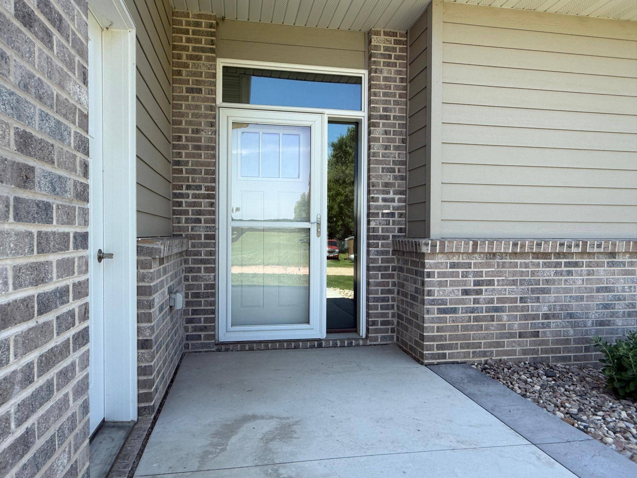 Worthington, MN 56187,1207 S Shore DR