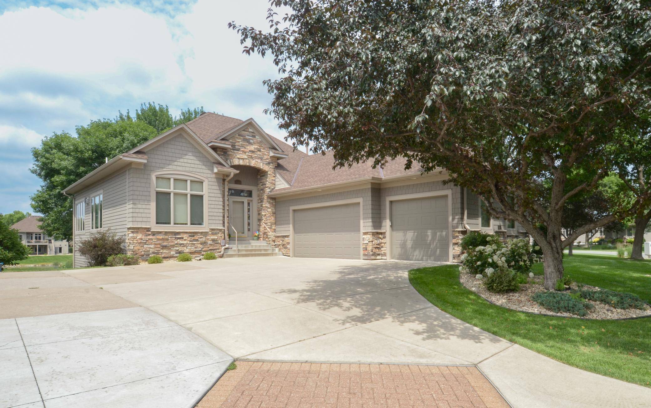 Blaine, MN 55449,2380 Lehman LN NE